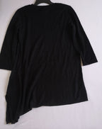 Blusa larga asimétrica con jeans