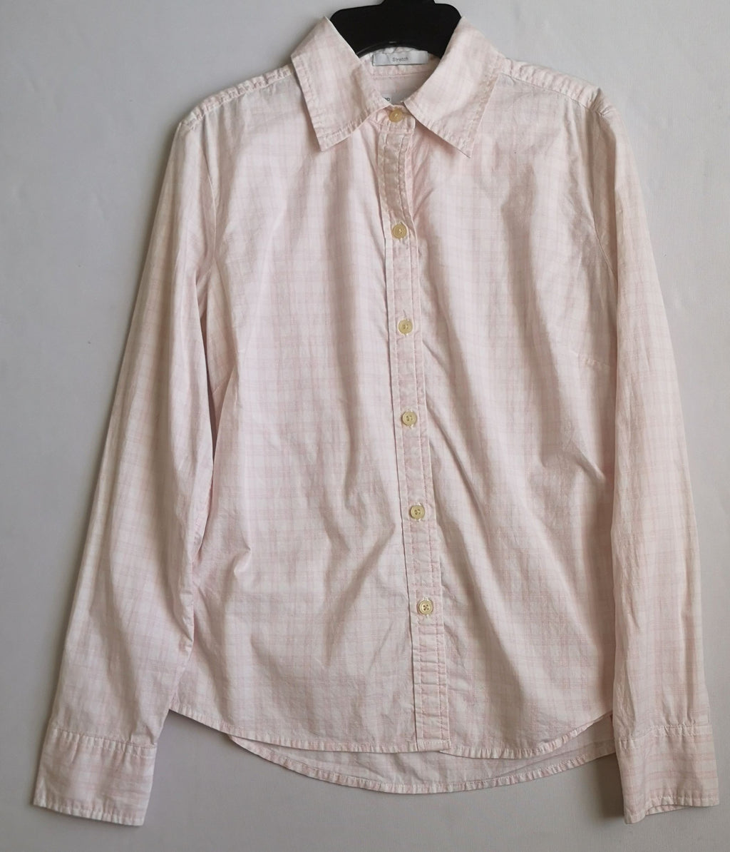 Jeans tela suave y blusa camisera