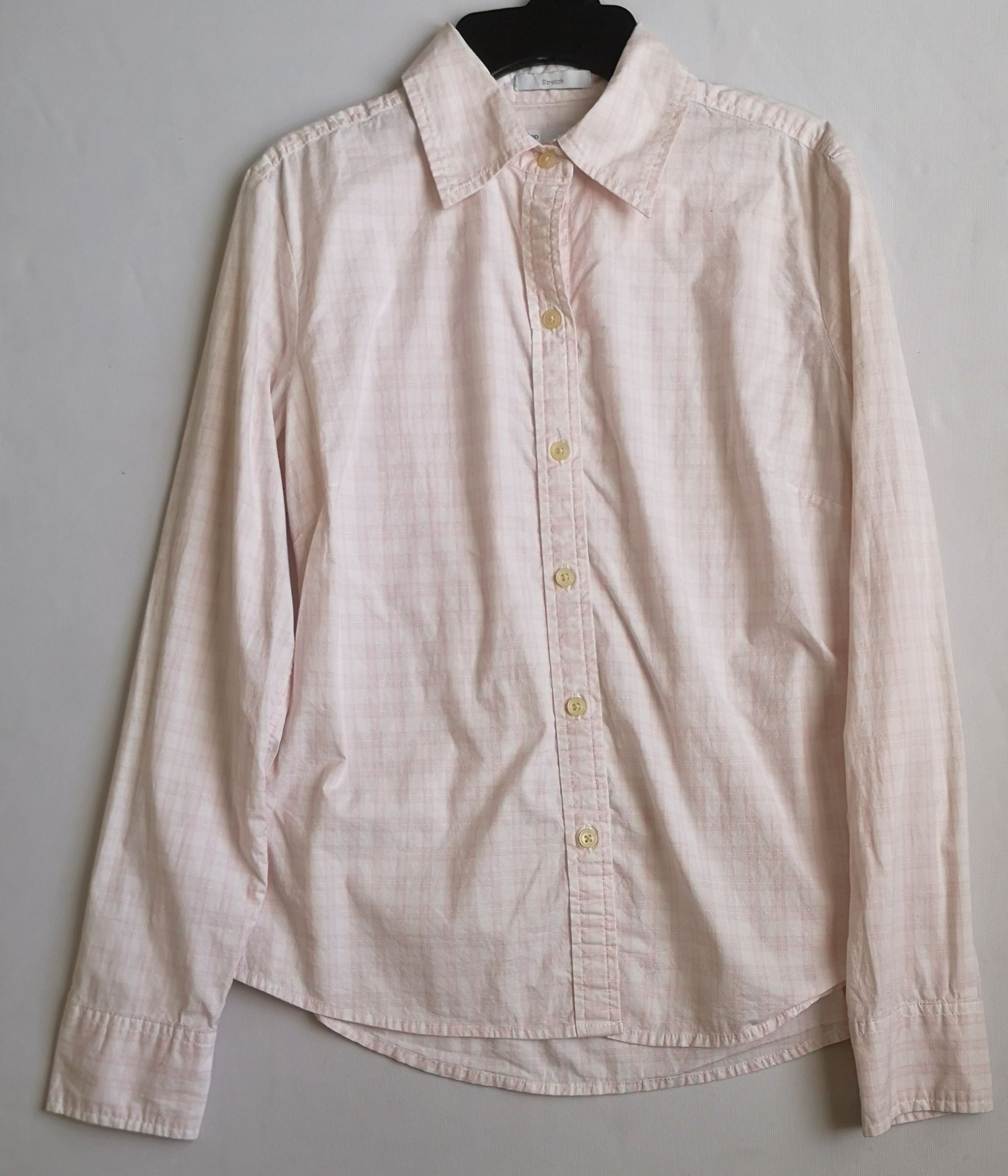 Jeans tela suave y blusa camisera