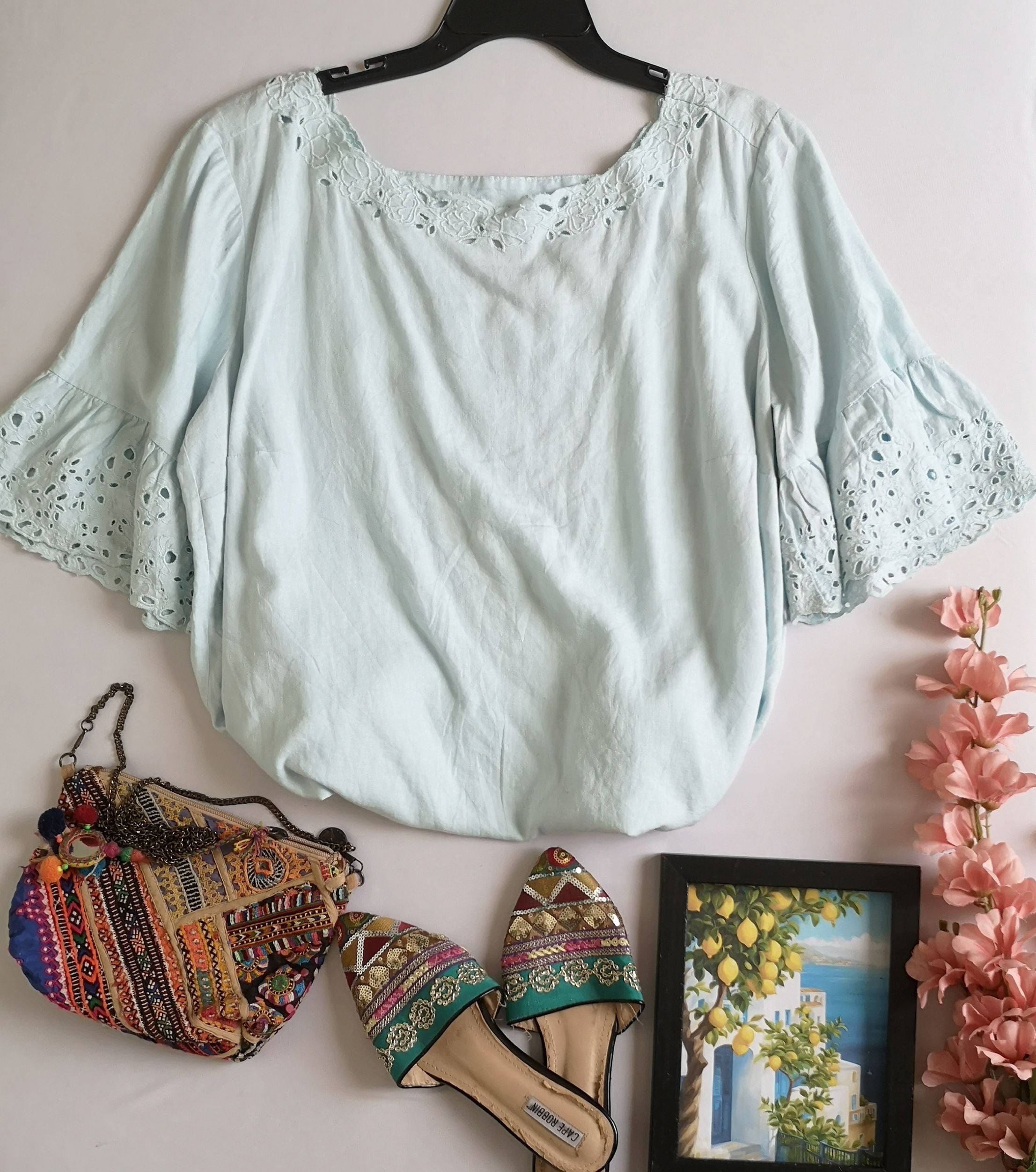 Blusa bordada de las mangas