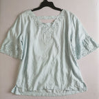 Blusa bordada de las mangas