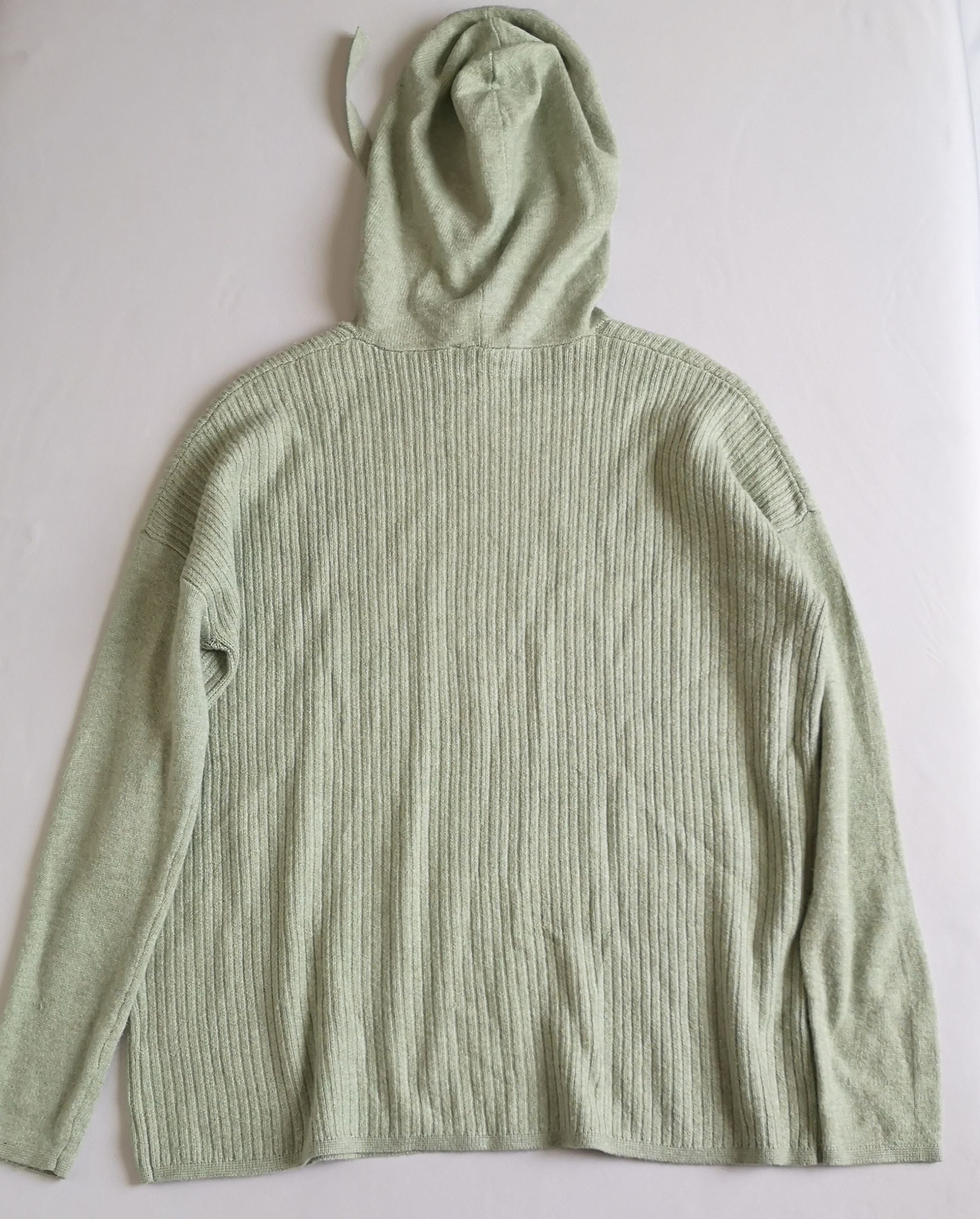 Suéter con gorro