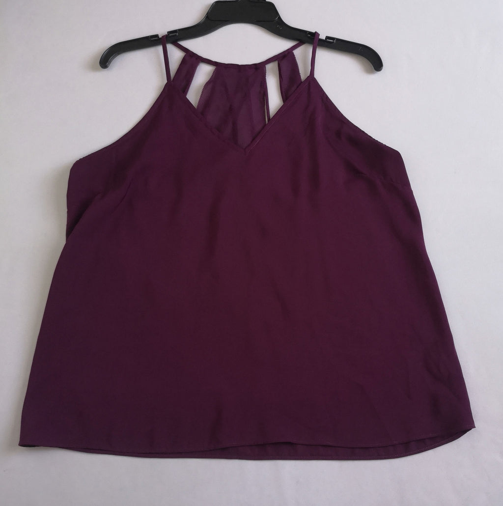 Falda asimétrica y blusa cuello en v ⚓