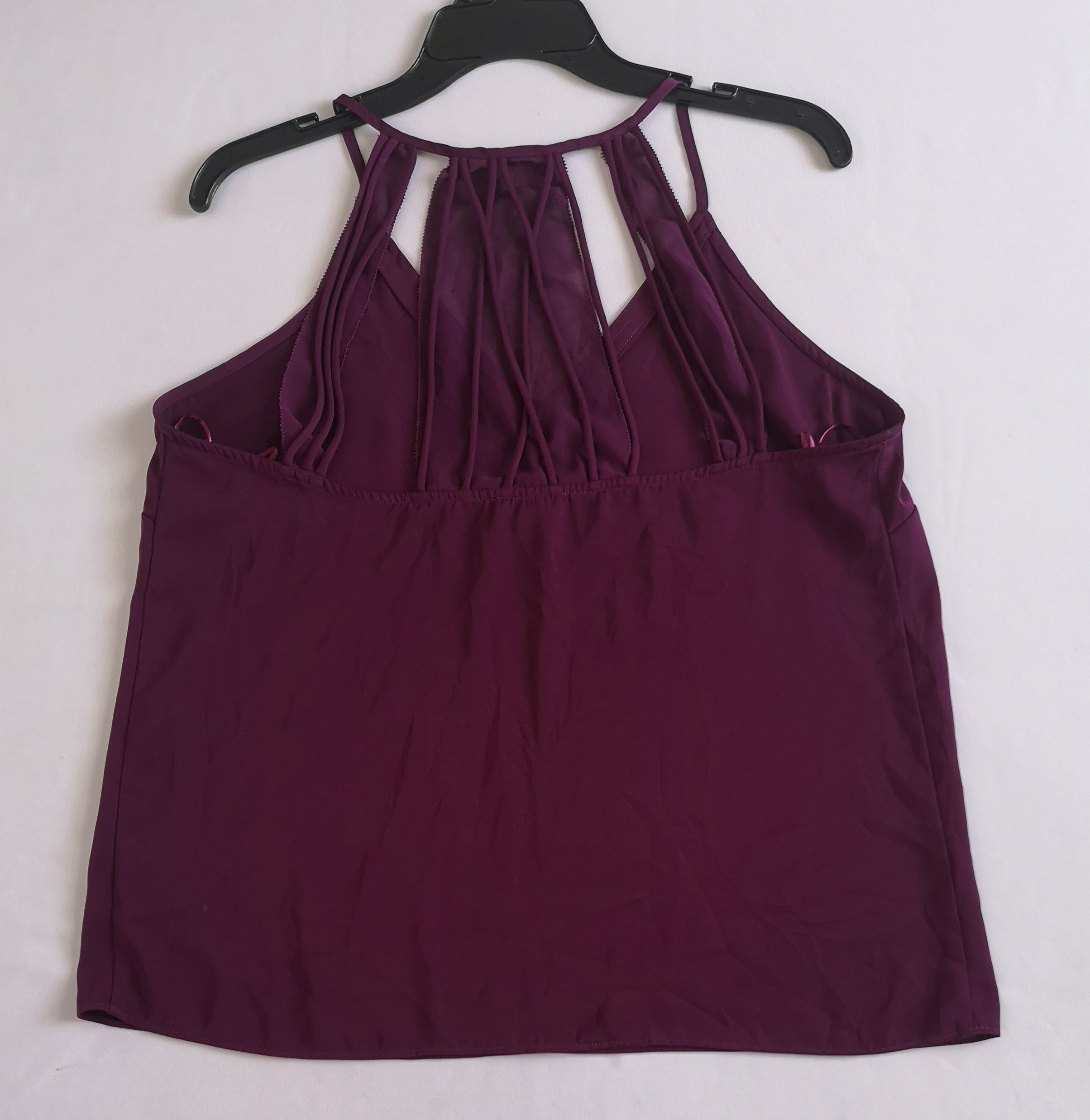 Falda asimétrica y blusa cuello en v ⚓