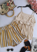 Short tela suave y blusa con nudo atrás