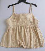Short tela suave y blusa con nudo atrás