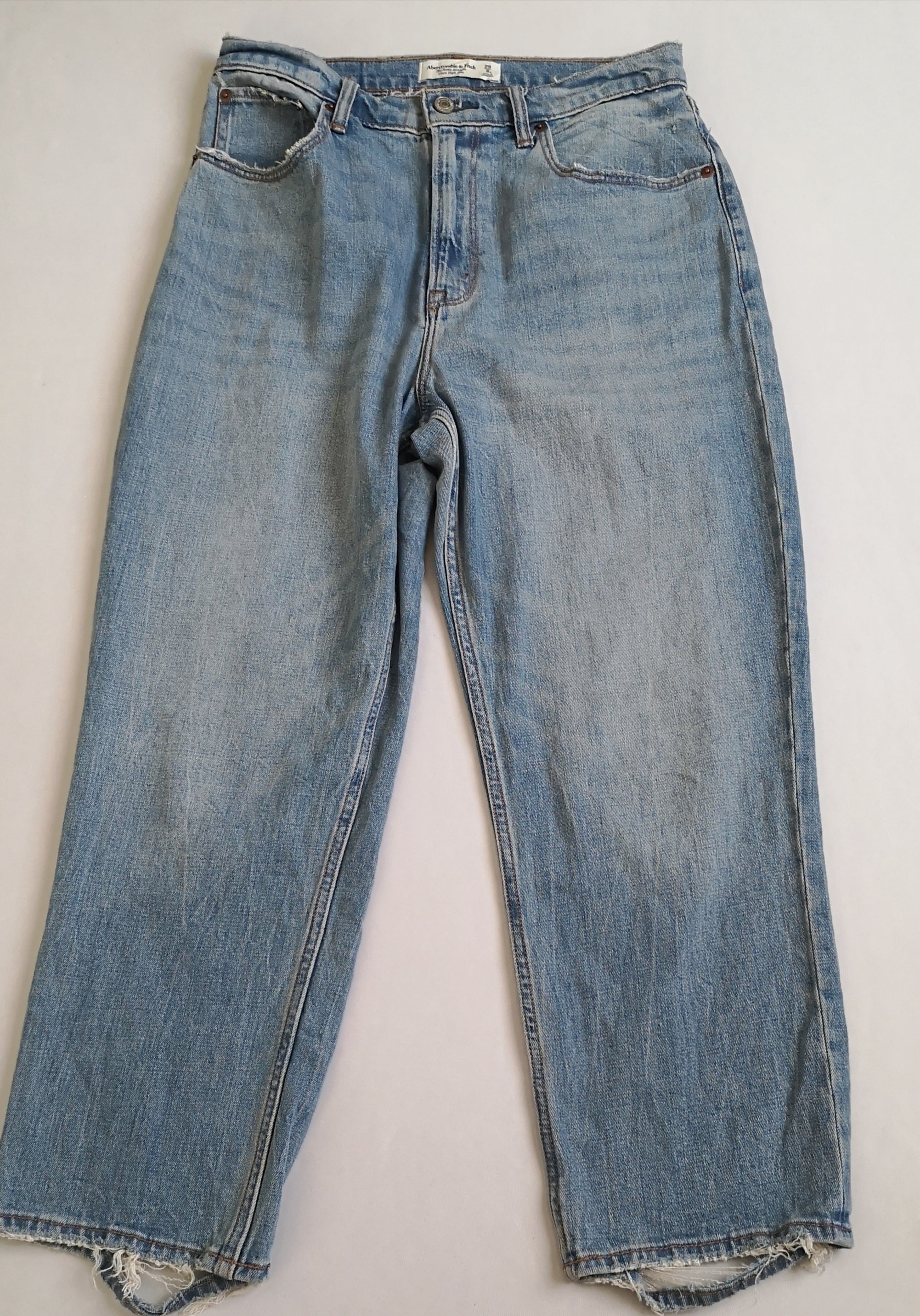 Jeans Straigth cintura  alta con blusa bordada