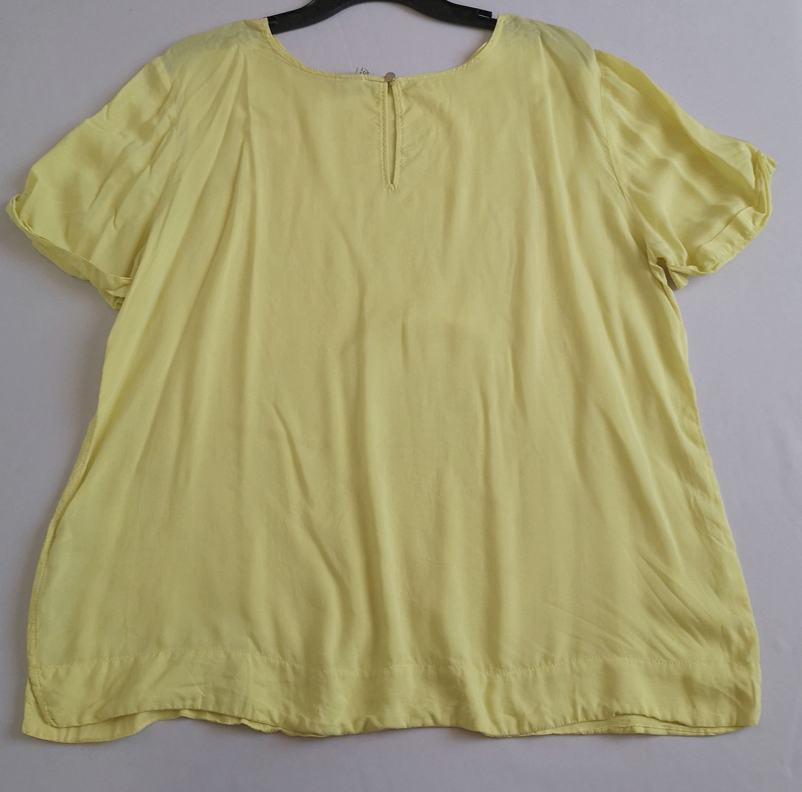 Blusa tela suave y falda bordada