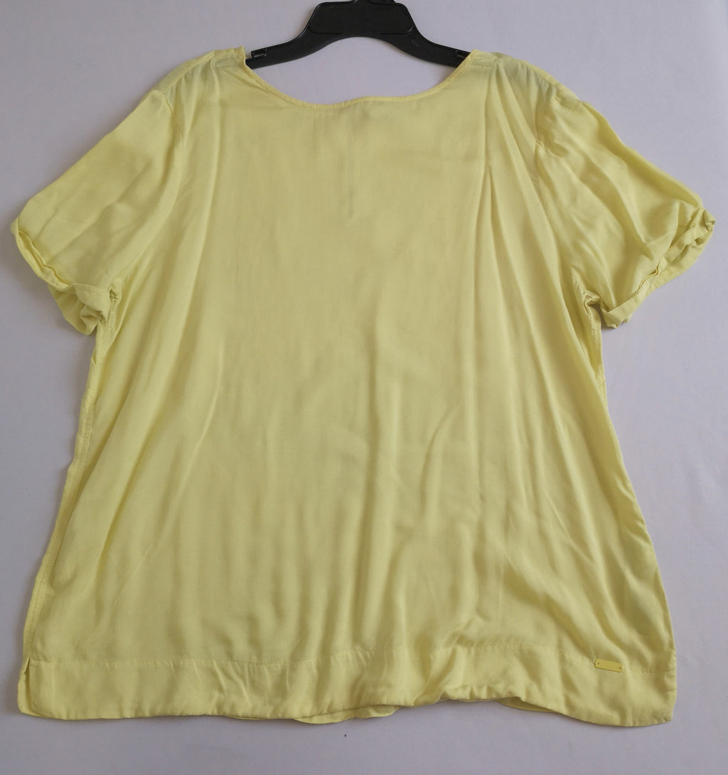 Blusa tela suave y falda bordada