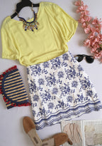 Blusa tela suave y falda bordada