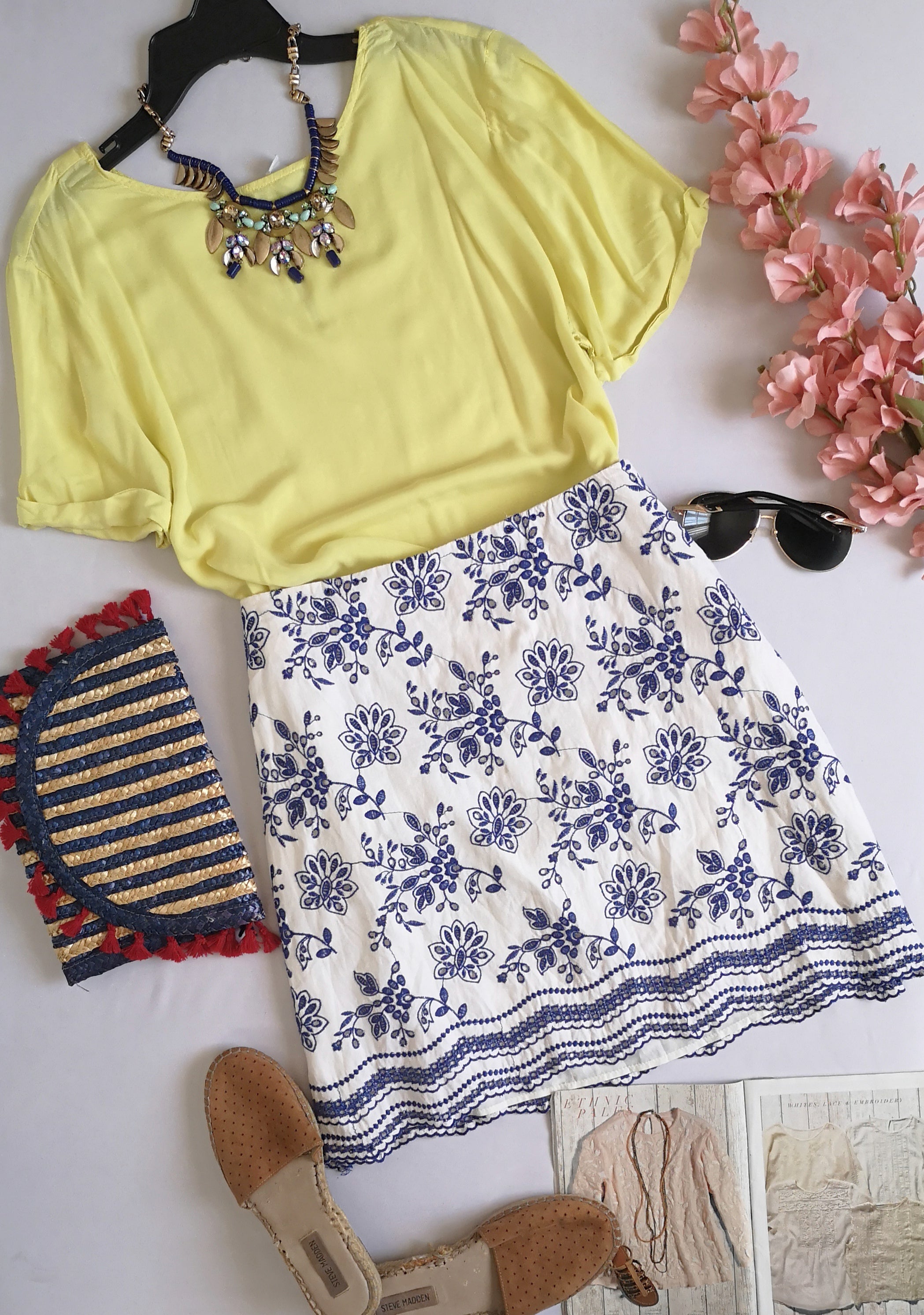 Blusa tela suave y falda bordada