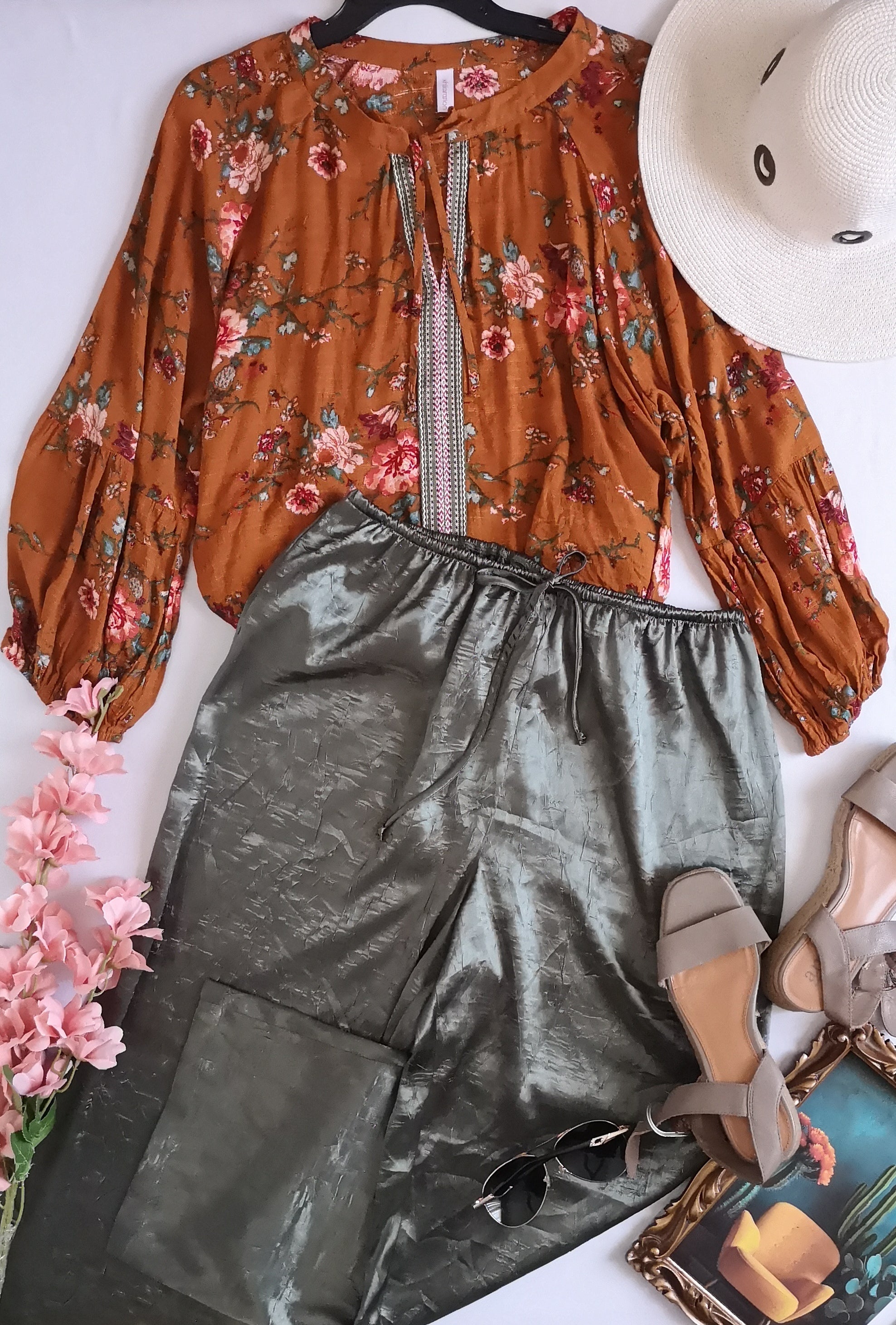 Pantalón tipo seda y blusa boho