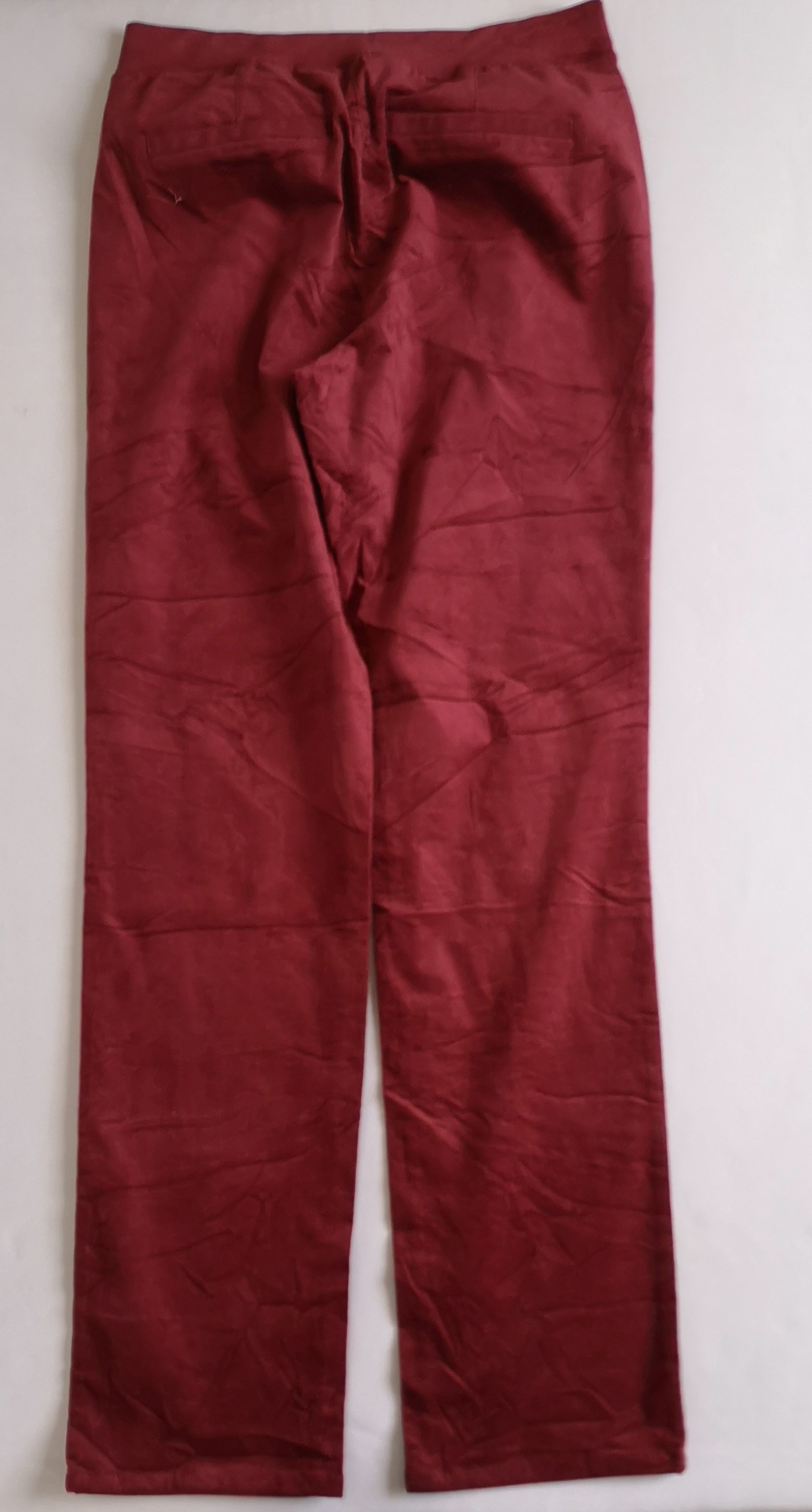 Blusa tipo seda y pantalón de terciopelo