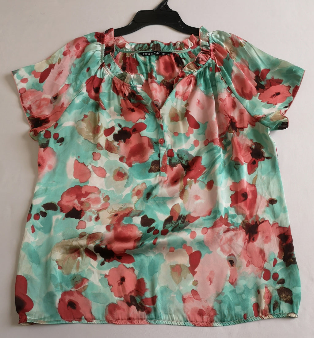 Blusa tipo seda y pantalón de terciopelo