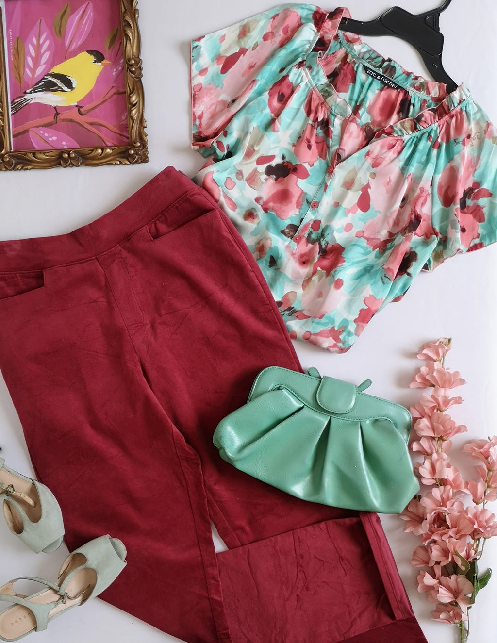 Blusa tipo seda y pantalón de terciopelo