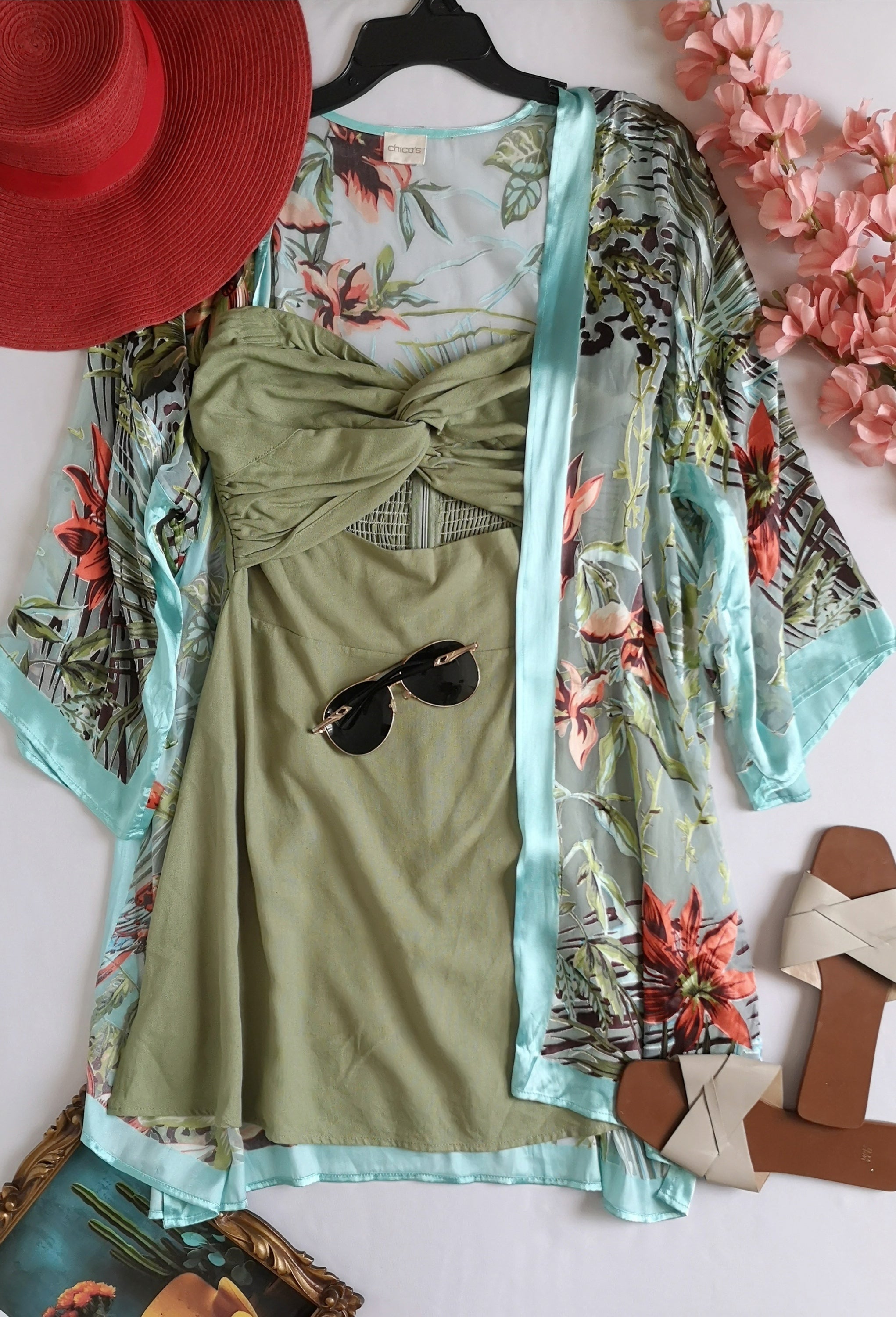 Kimono abierto de los lados y vestido strapless ⚓