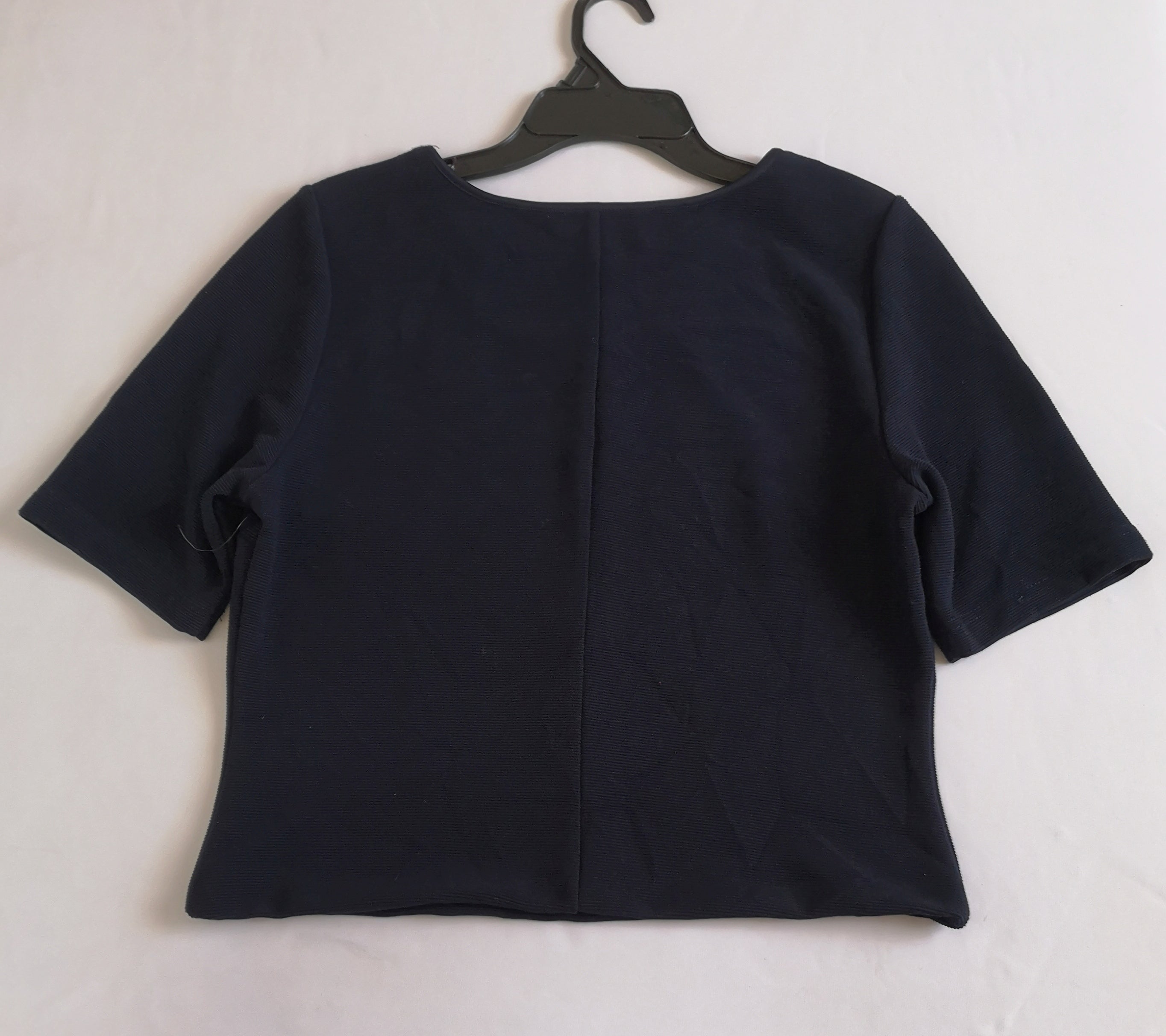 Pantalón con bolsas a los lados y blusa corta ⚓