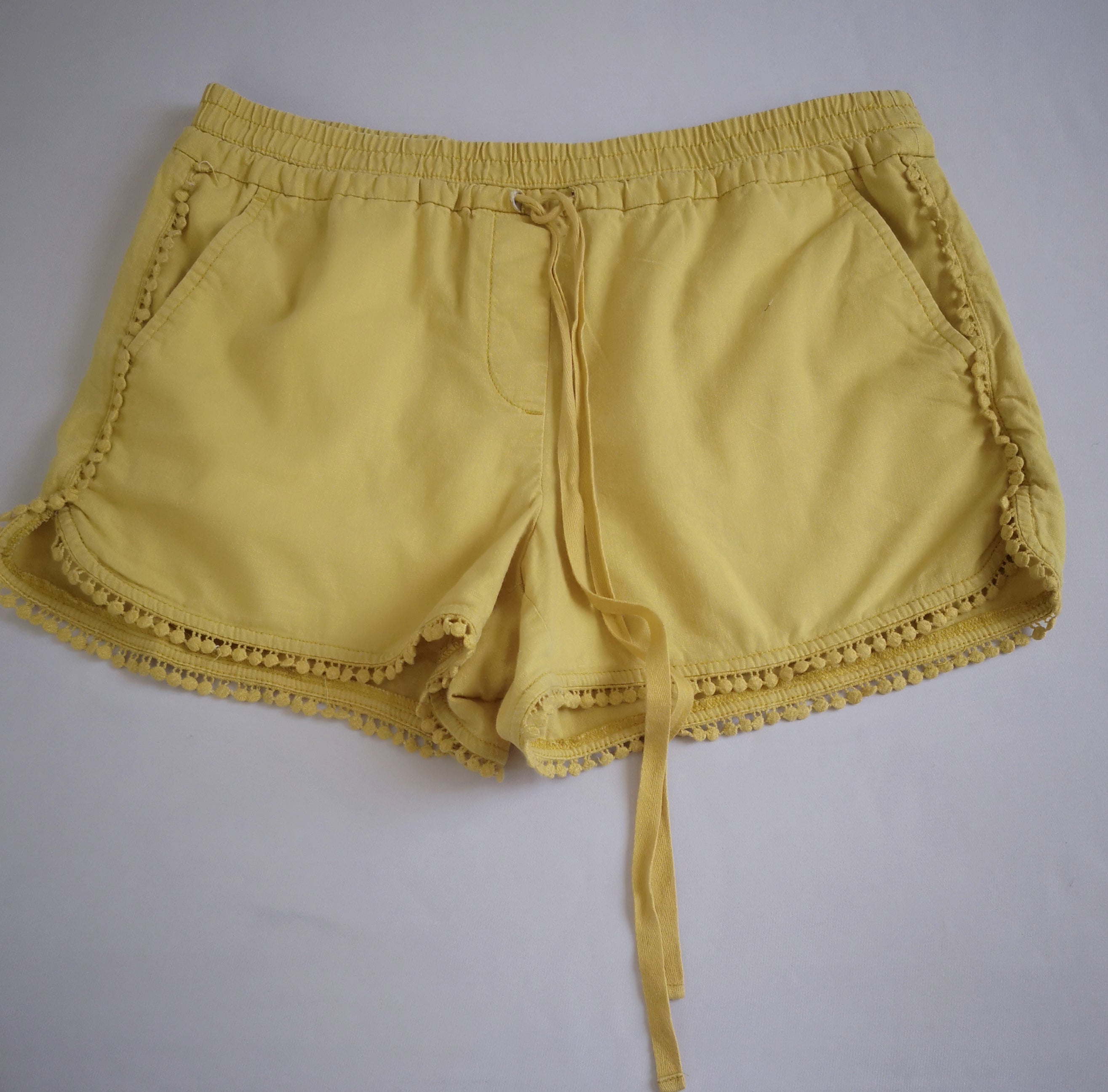 Blusa larga  hombros descubiertos y short con bolsas