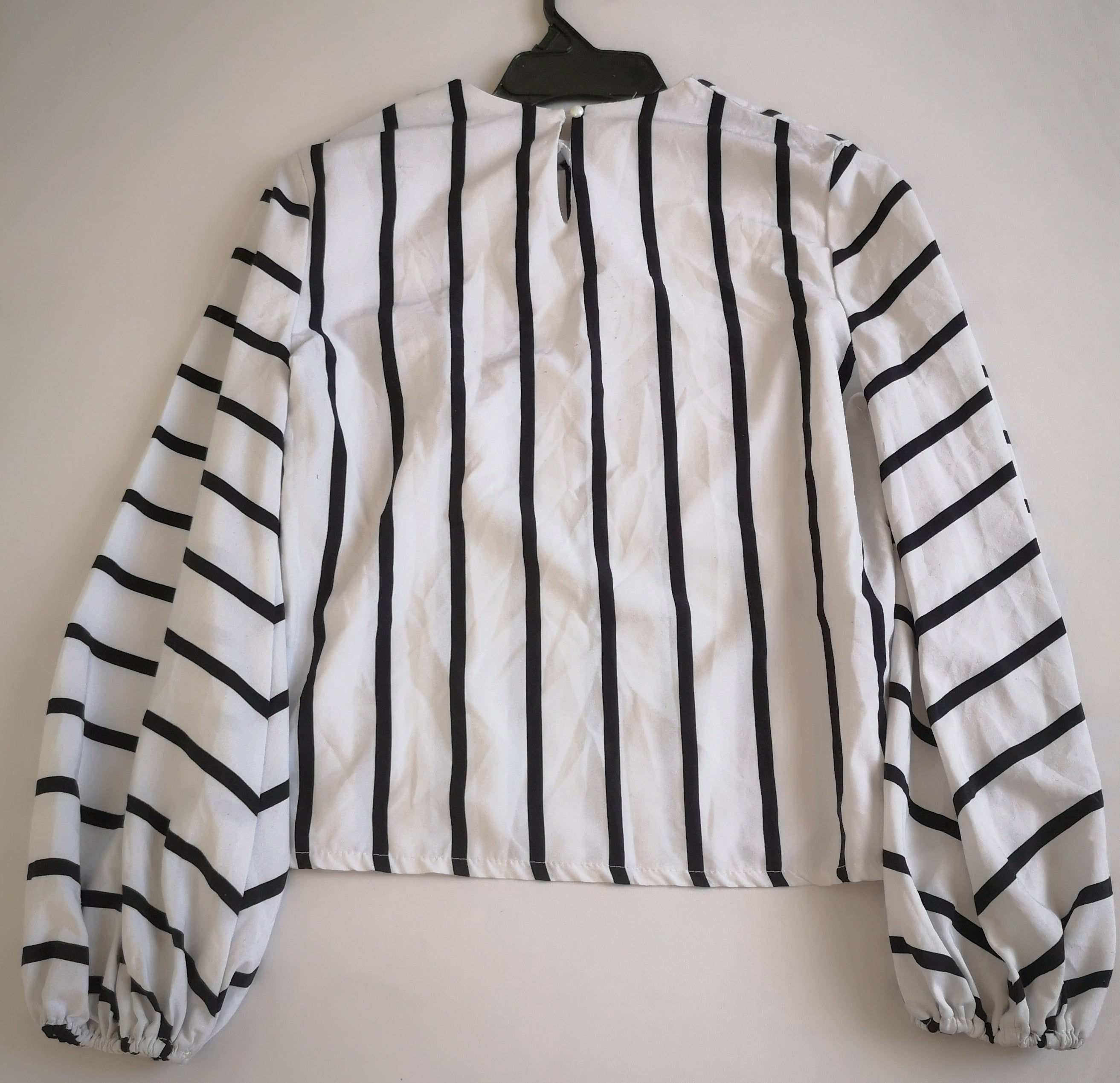 Jeans con blusa mangas bombachas