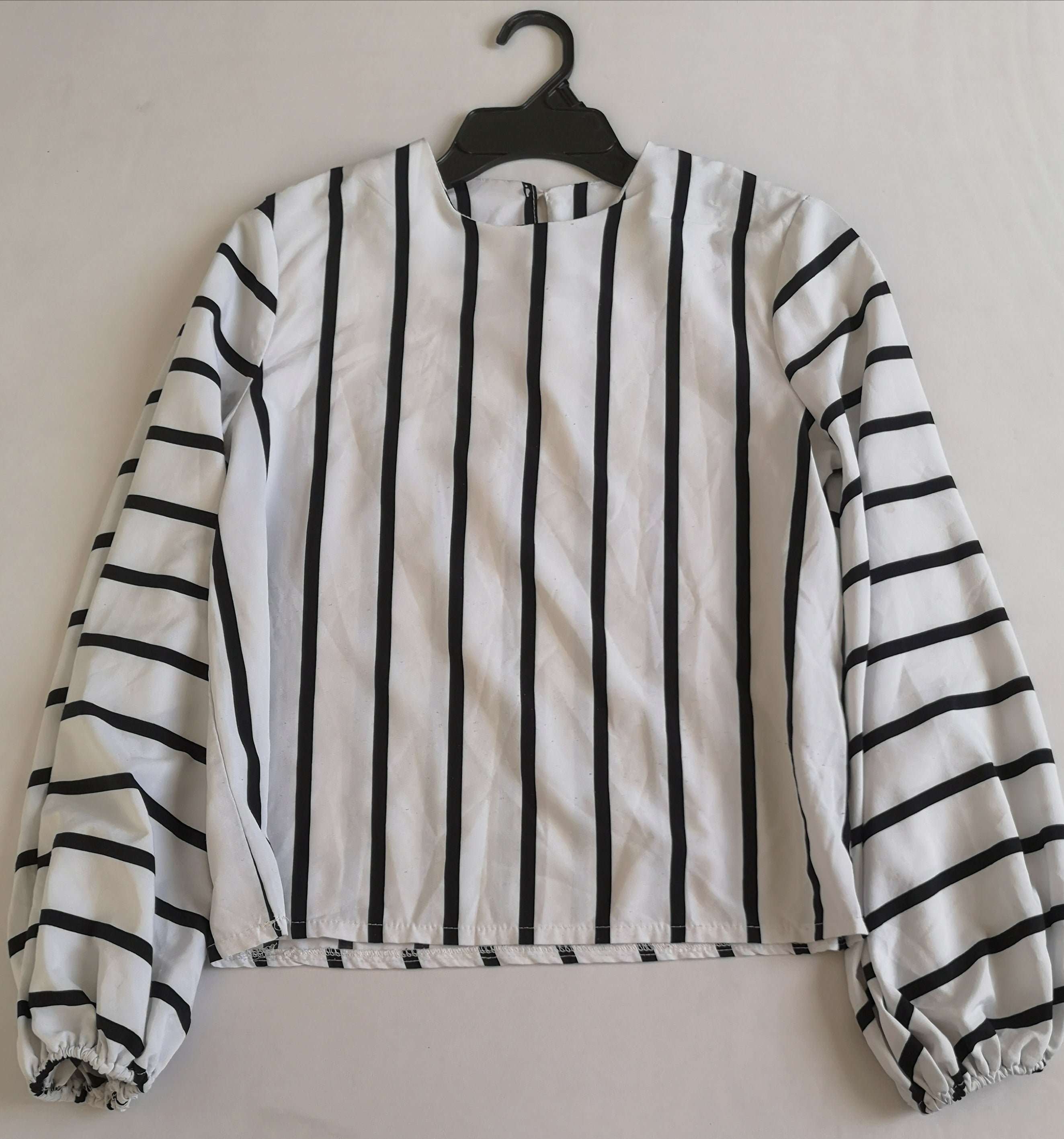 Jeans con blusa mangas bombachas