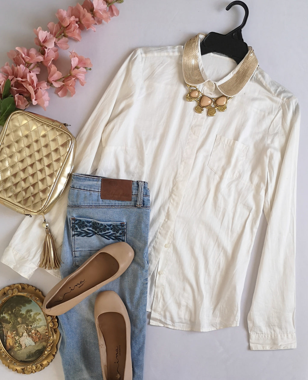 Blusa con lentejuelas en el cuello