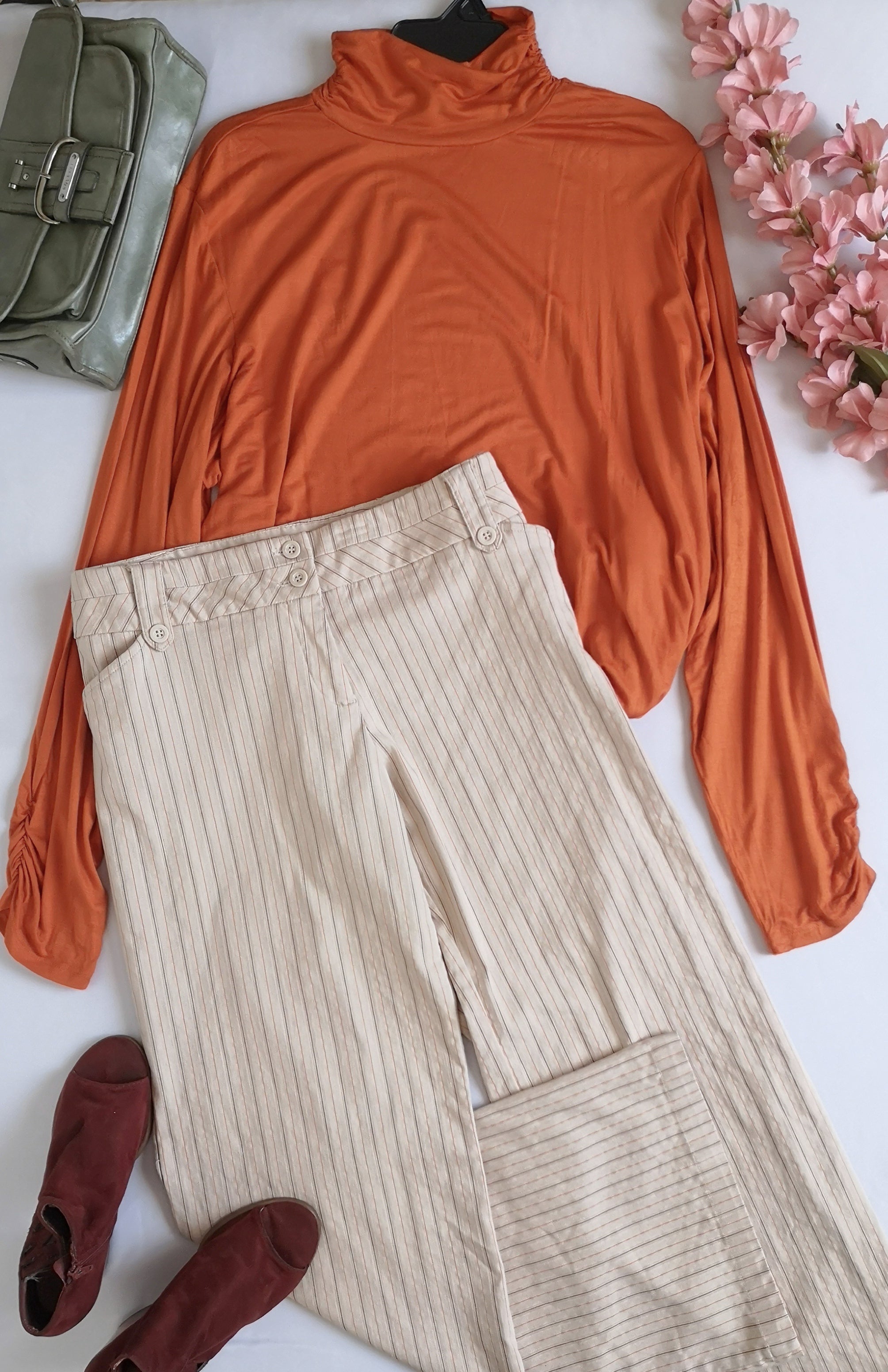 Pantalón tipo palazzo y blusa cuello alto ⚓