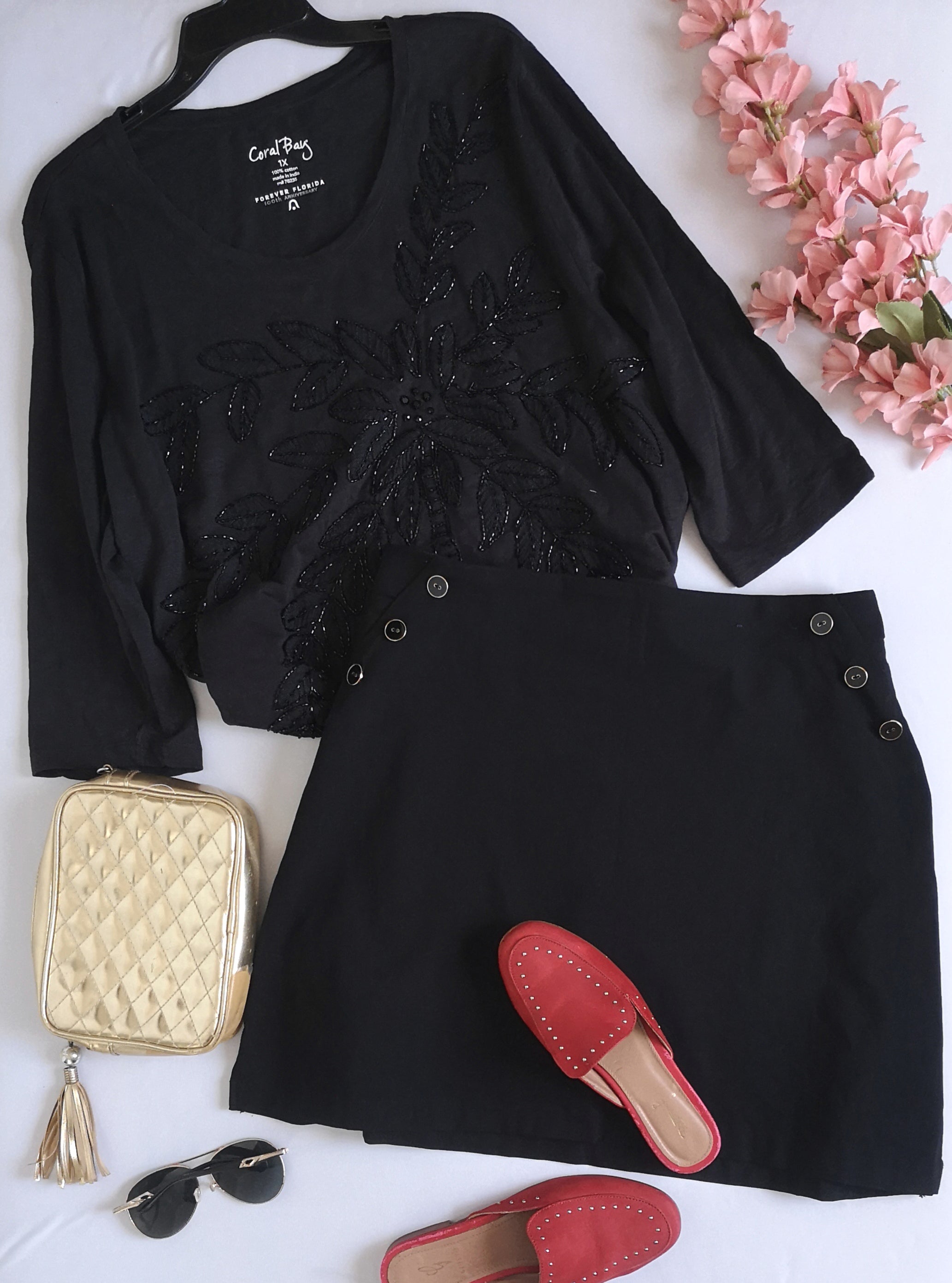 Blusa nueva bordada y falda con short adentro