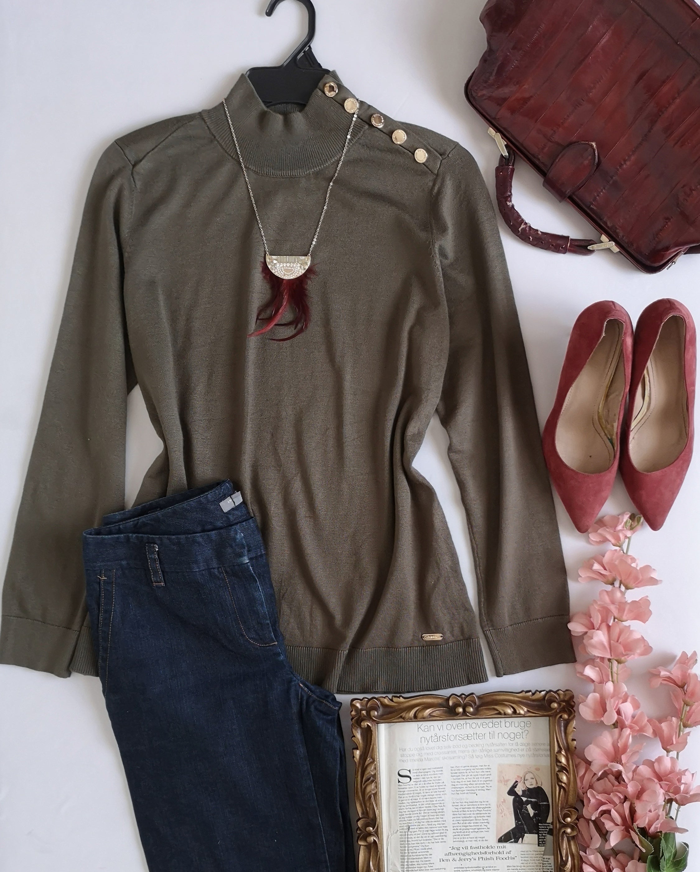 Blusa Calvin Klein con botones en el cuello