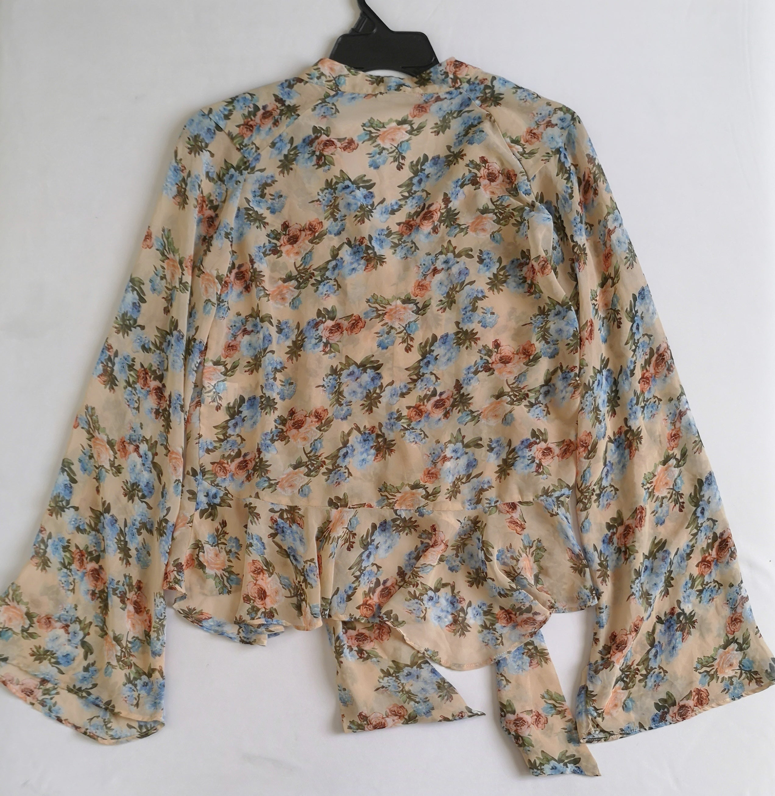 Blusa de chifon con cinto