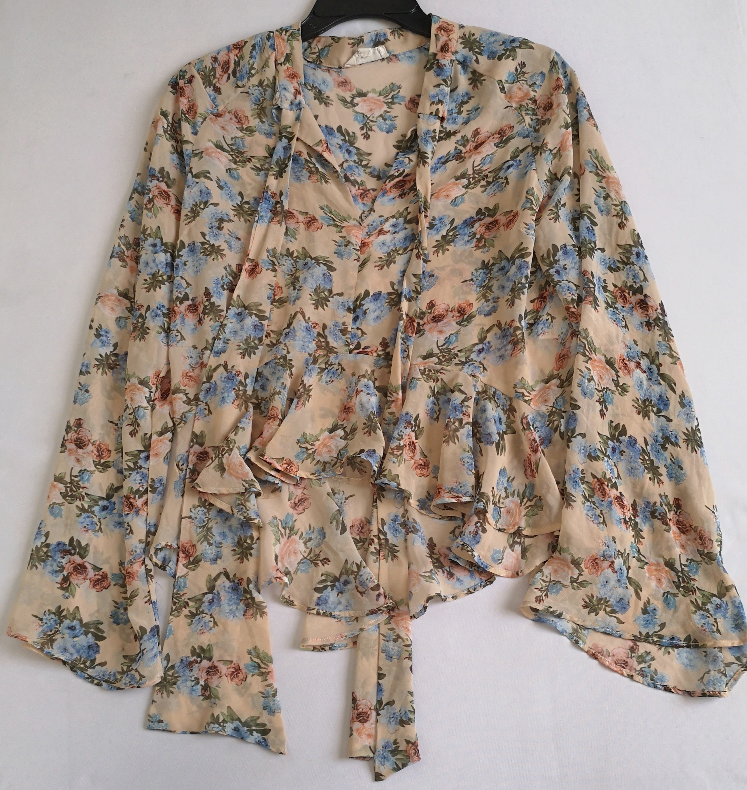 Blusa de chifon con cinto