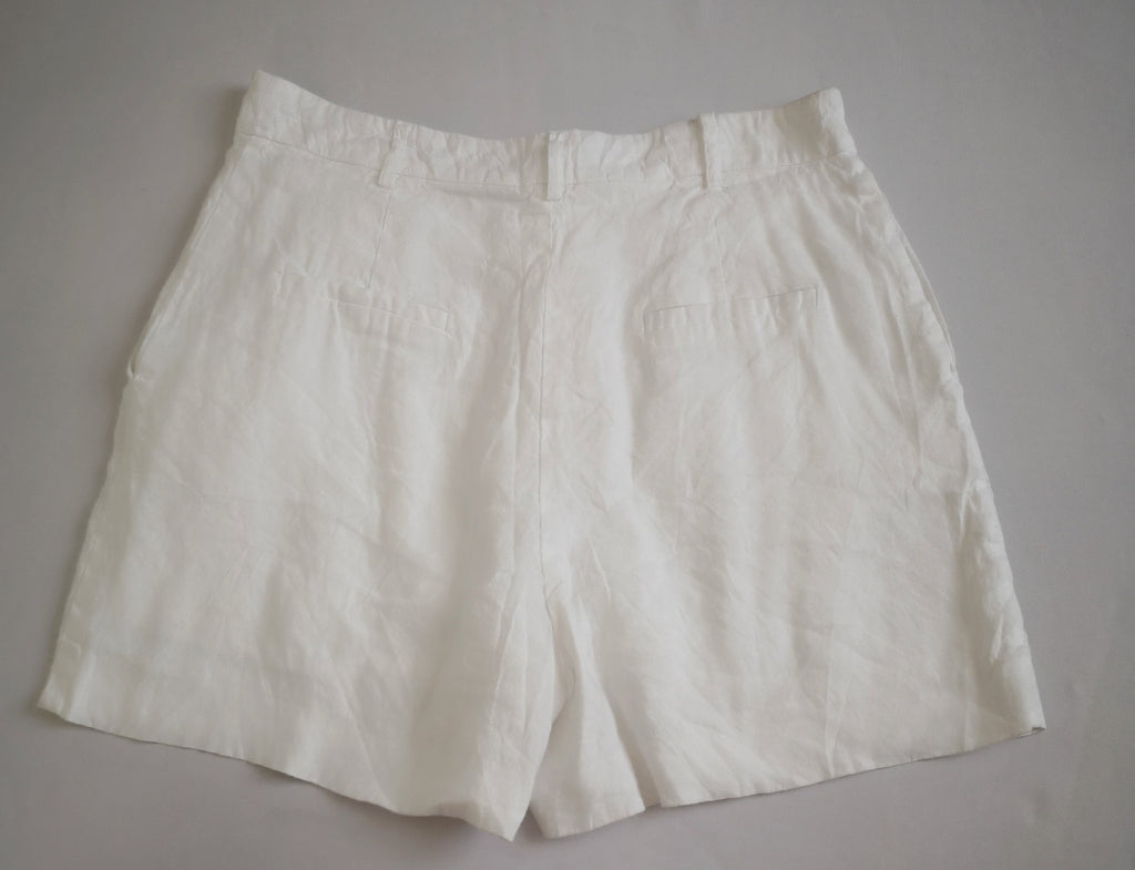 Blusa corta hombros descubiertos y short con bolsas
