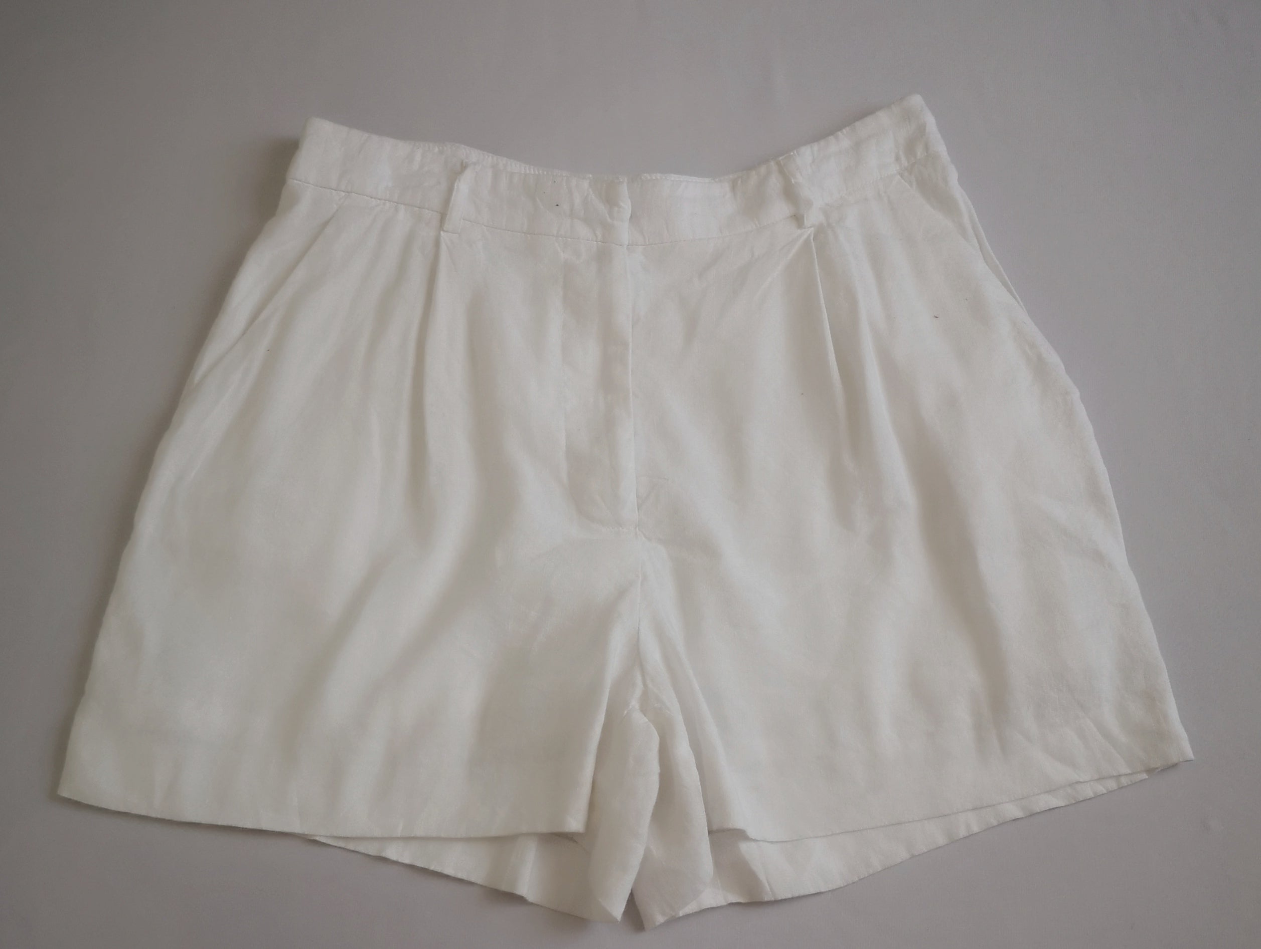 Blusa corta hombros descubiertos y short con bolsas