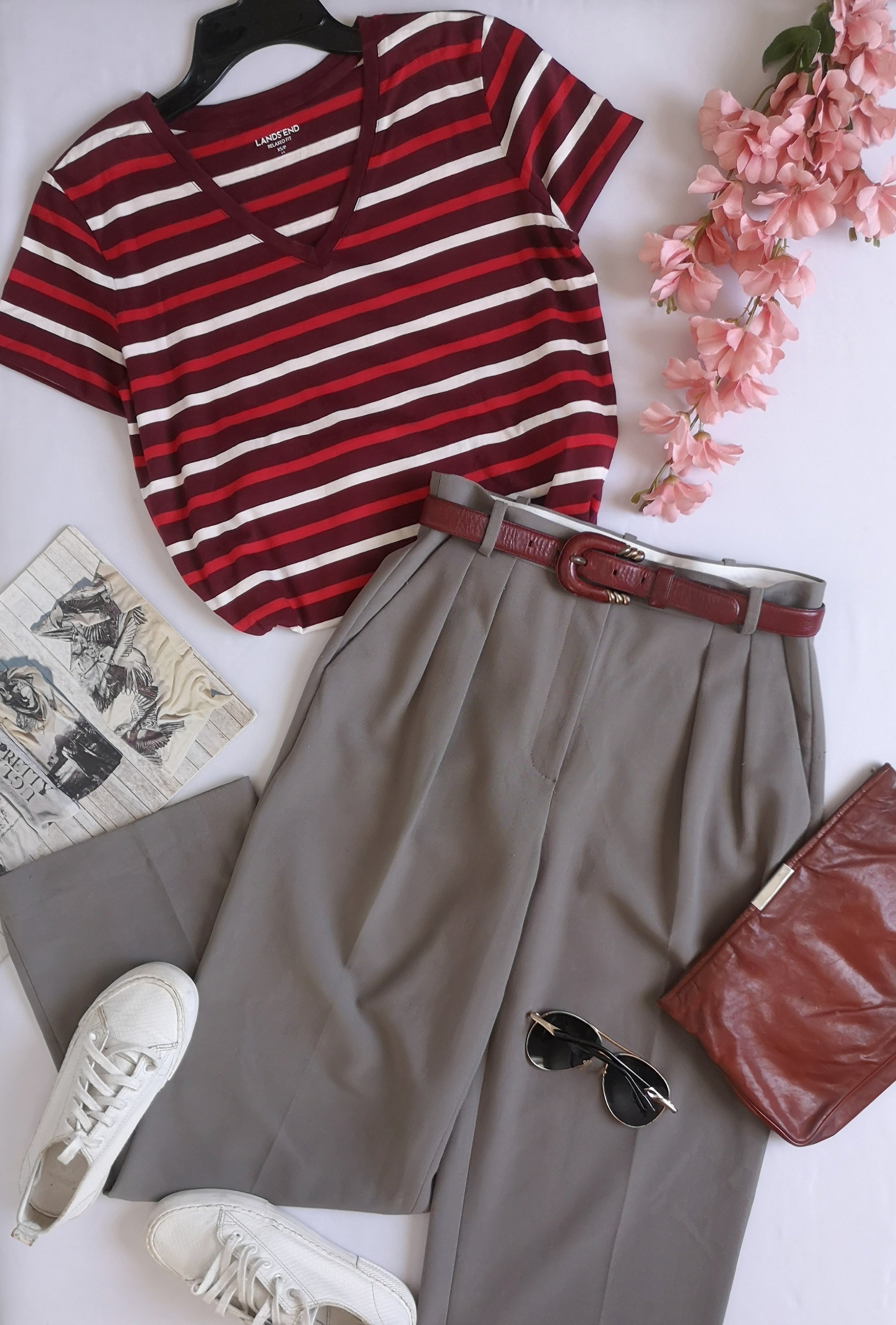 Blusa cuello en V y  pantalón con paletones ⚓