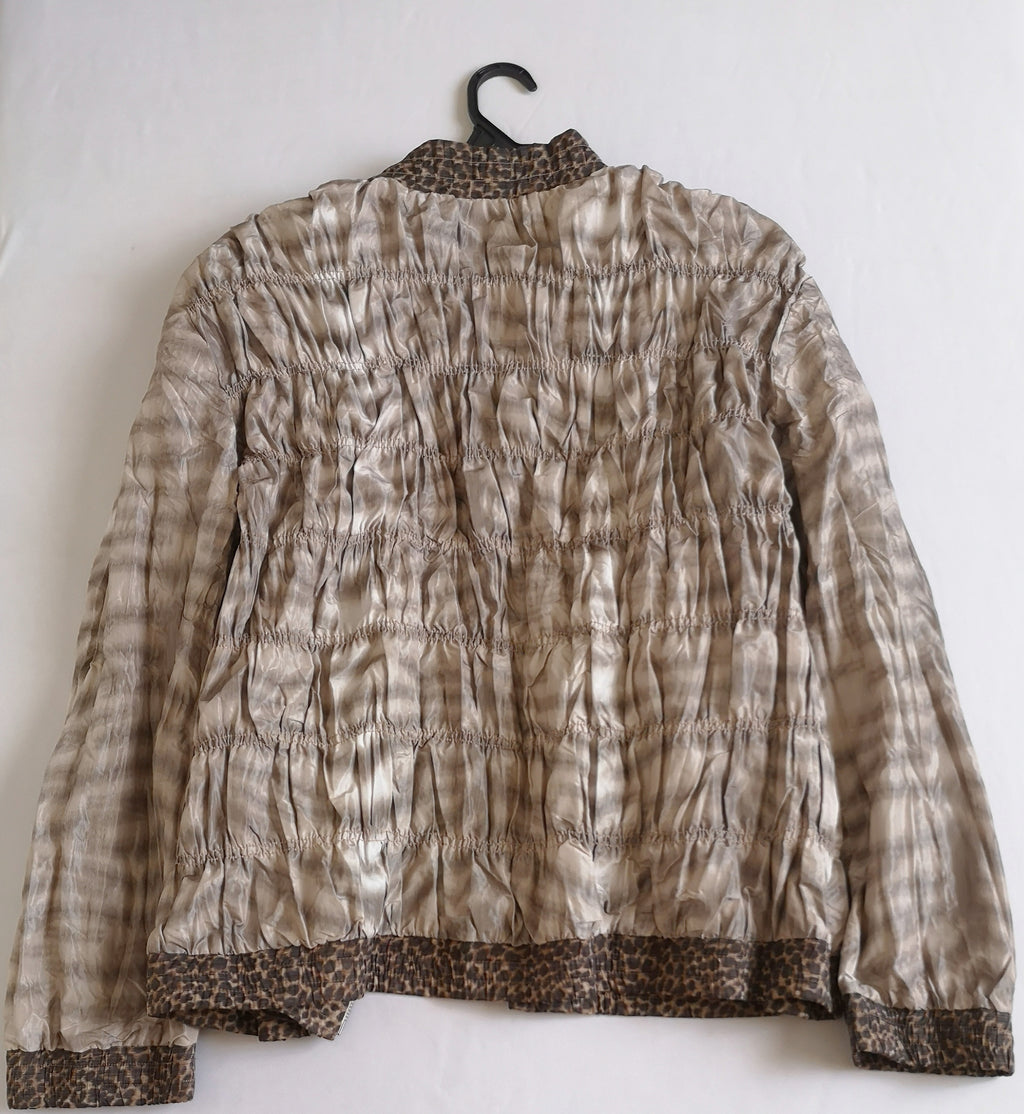 Chaqueta corrugada con blusa sin mangas