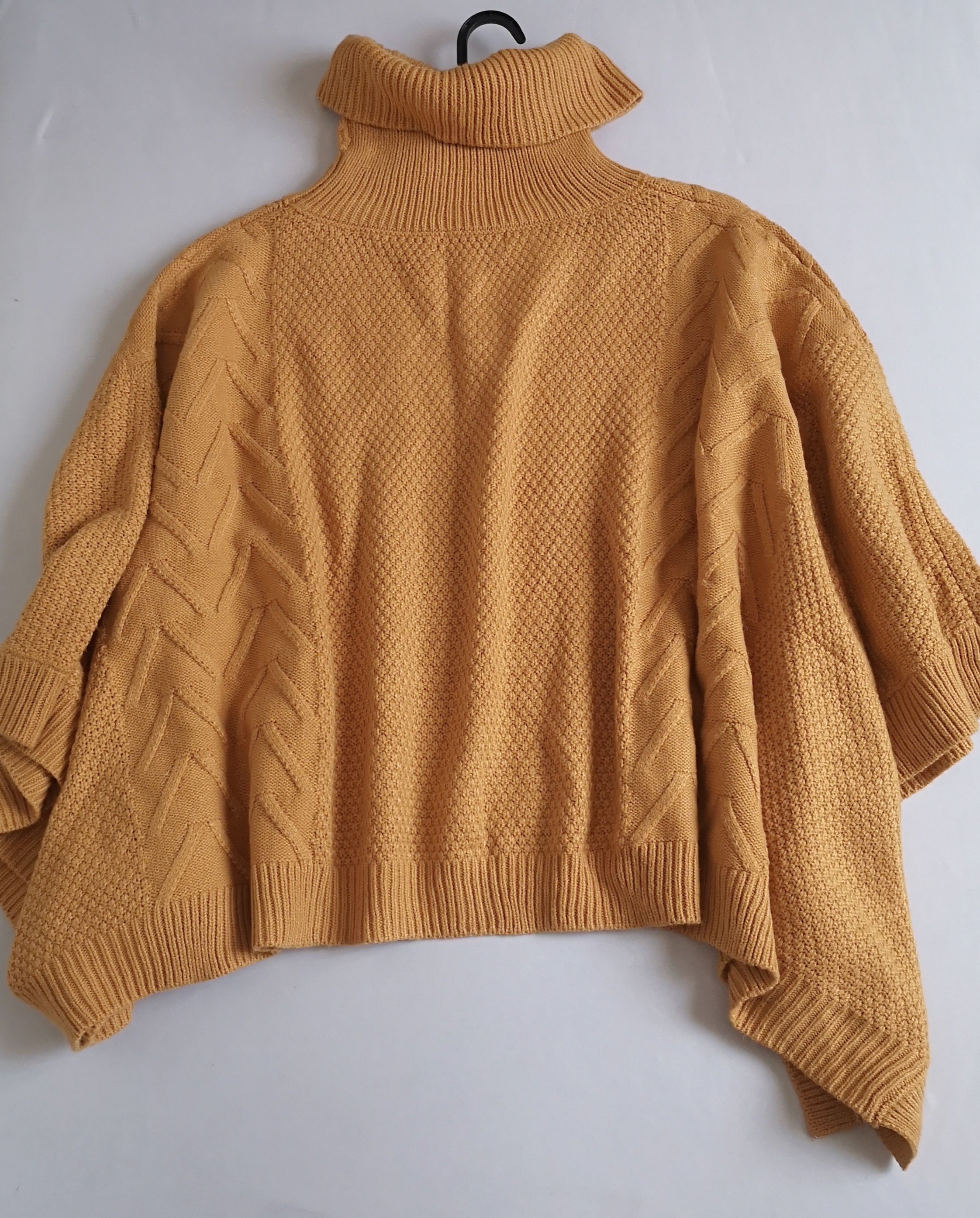 Poncho cuello alto