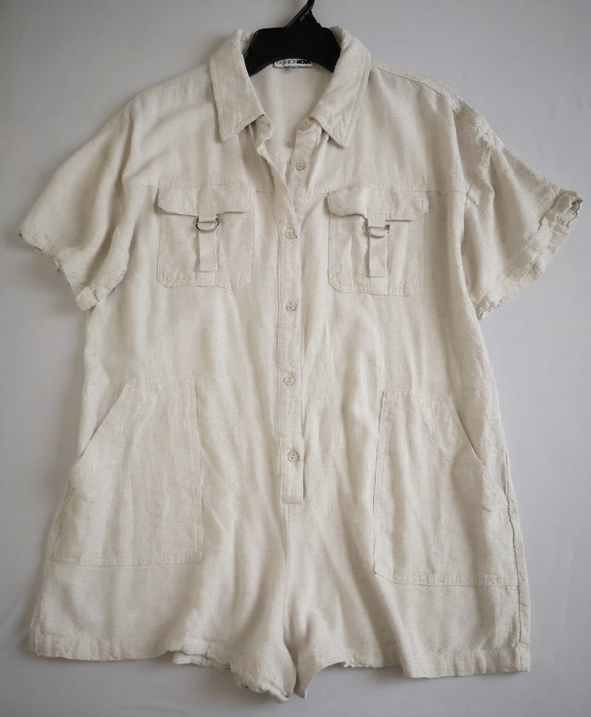 Chaqueta con botones y enterizo corto