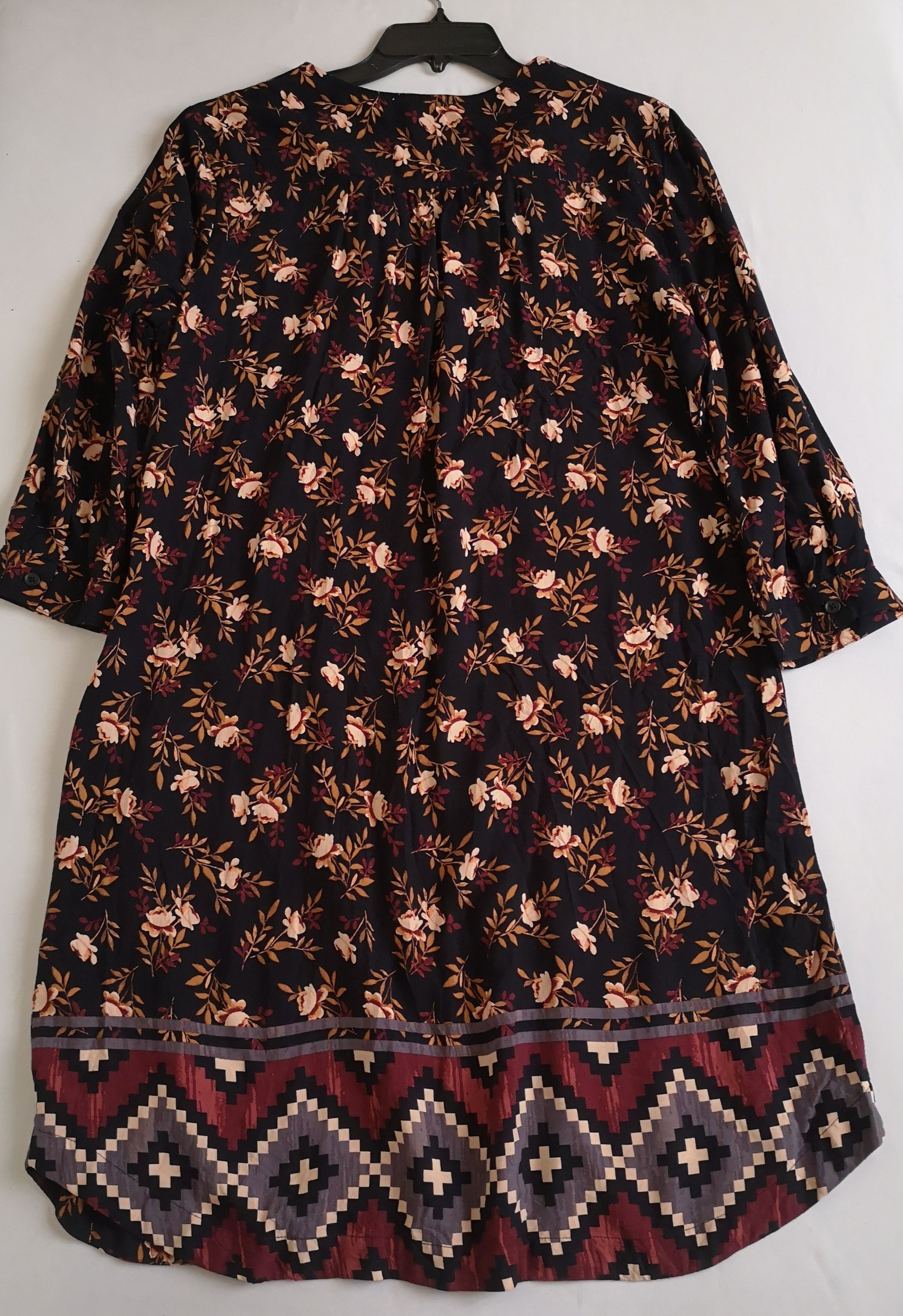 Vestido corte recto incluye cincho