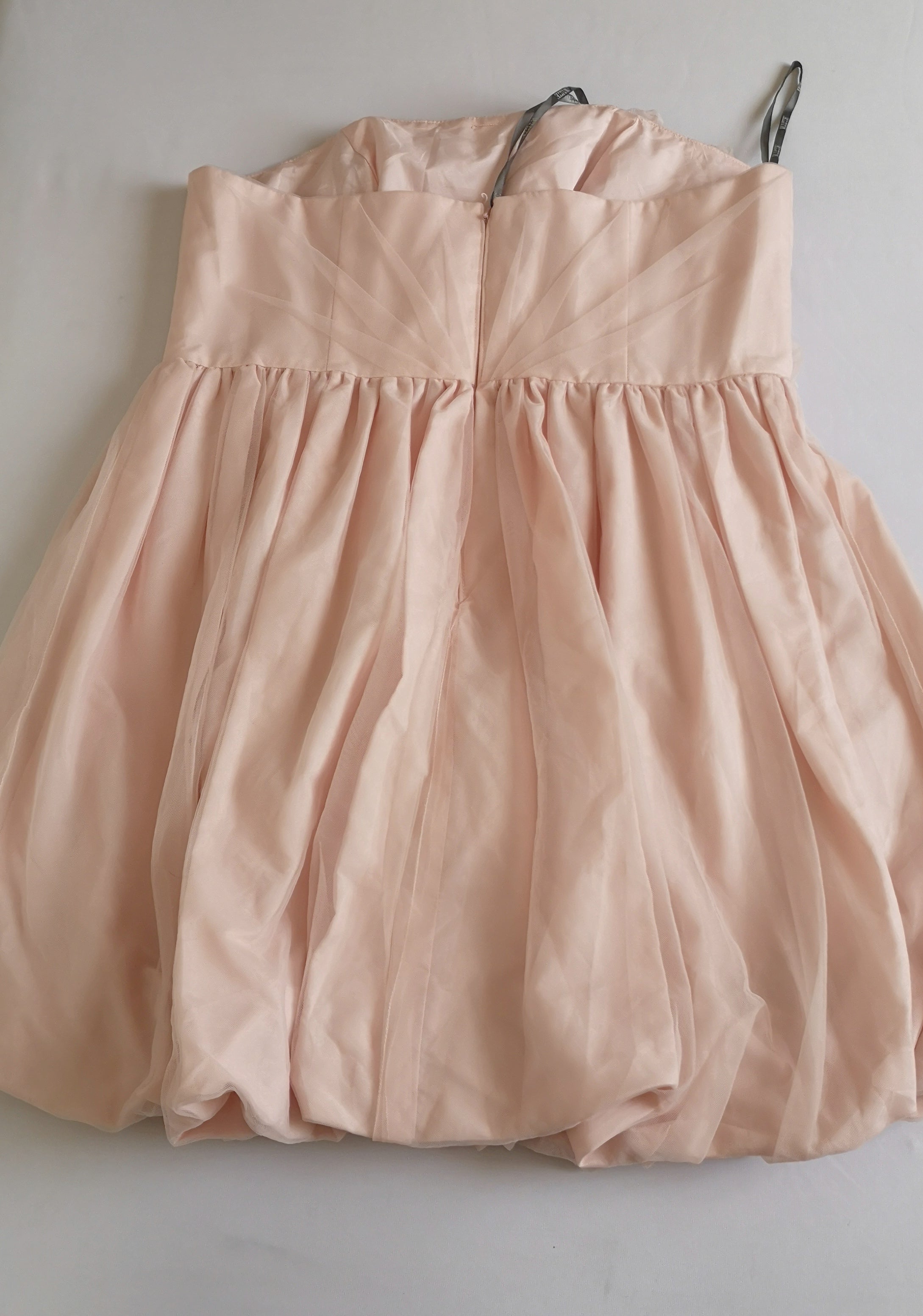 Vestido strapless de tul incluye cincho