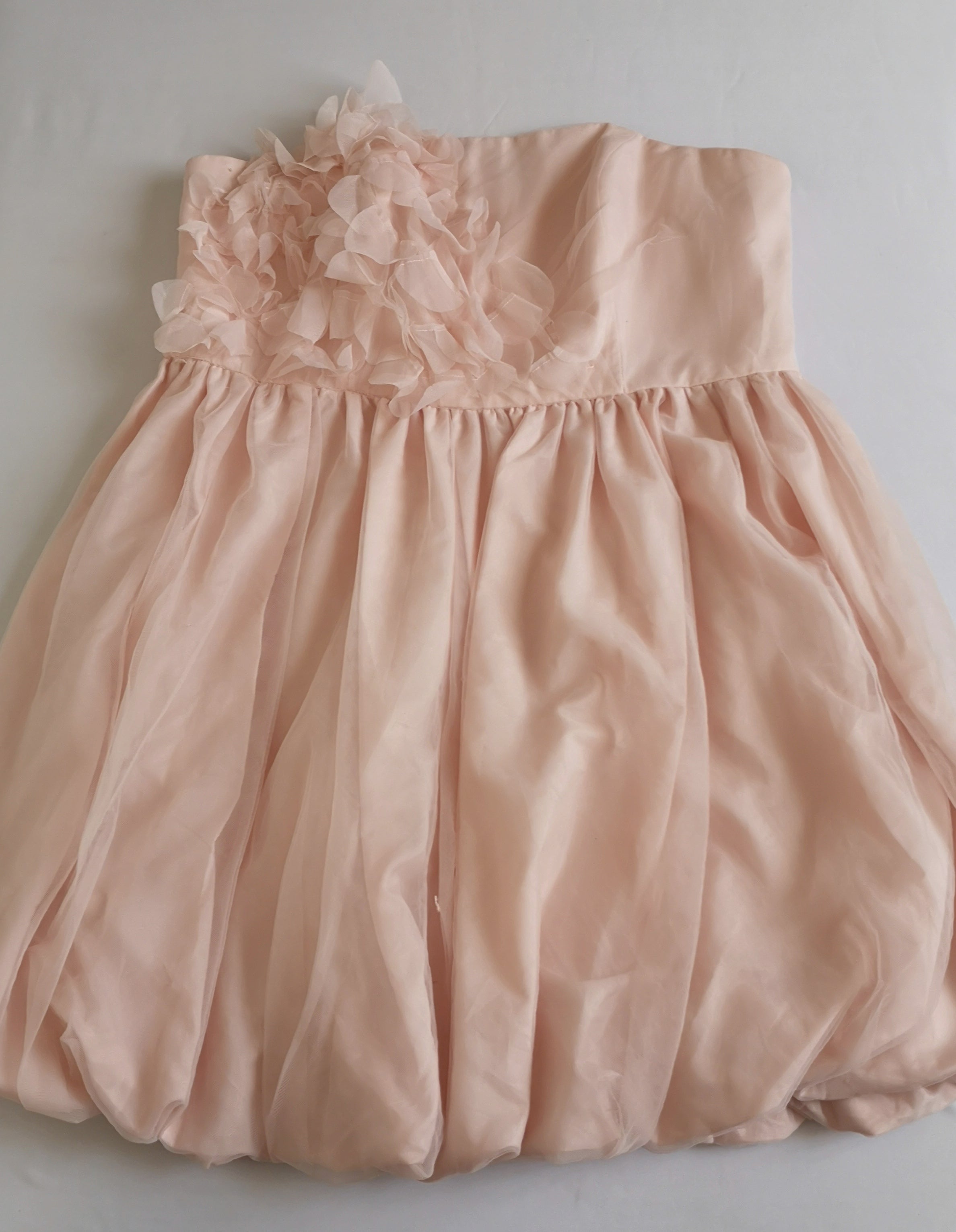 Vestido strapless de tul incluye cincho