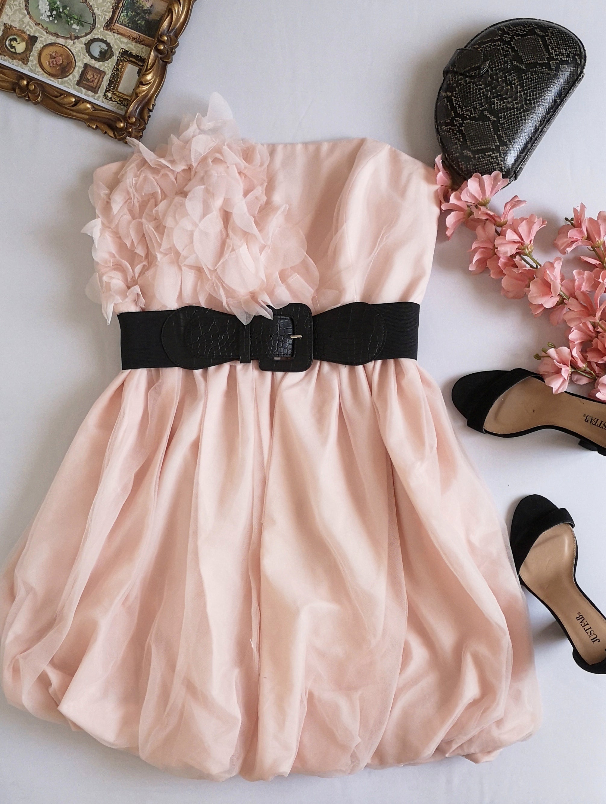 Vestido strapless de tul incluye cincho