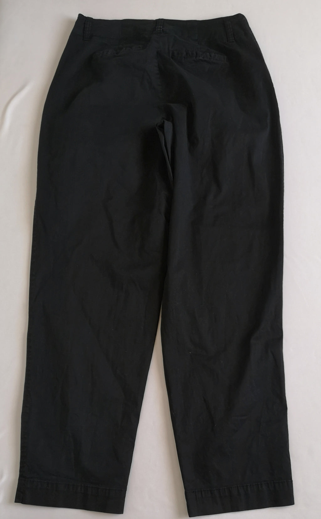 Pantalón con paletones y blusa de chifon