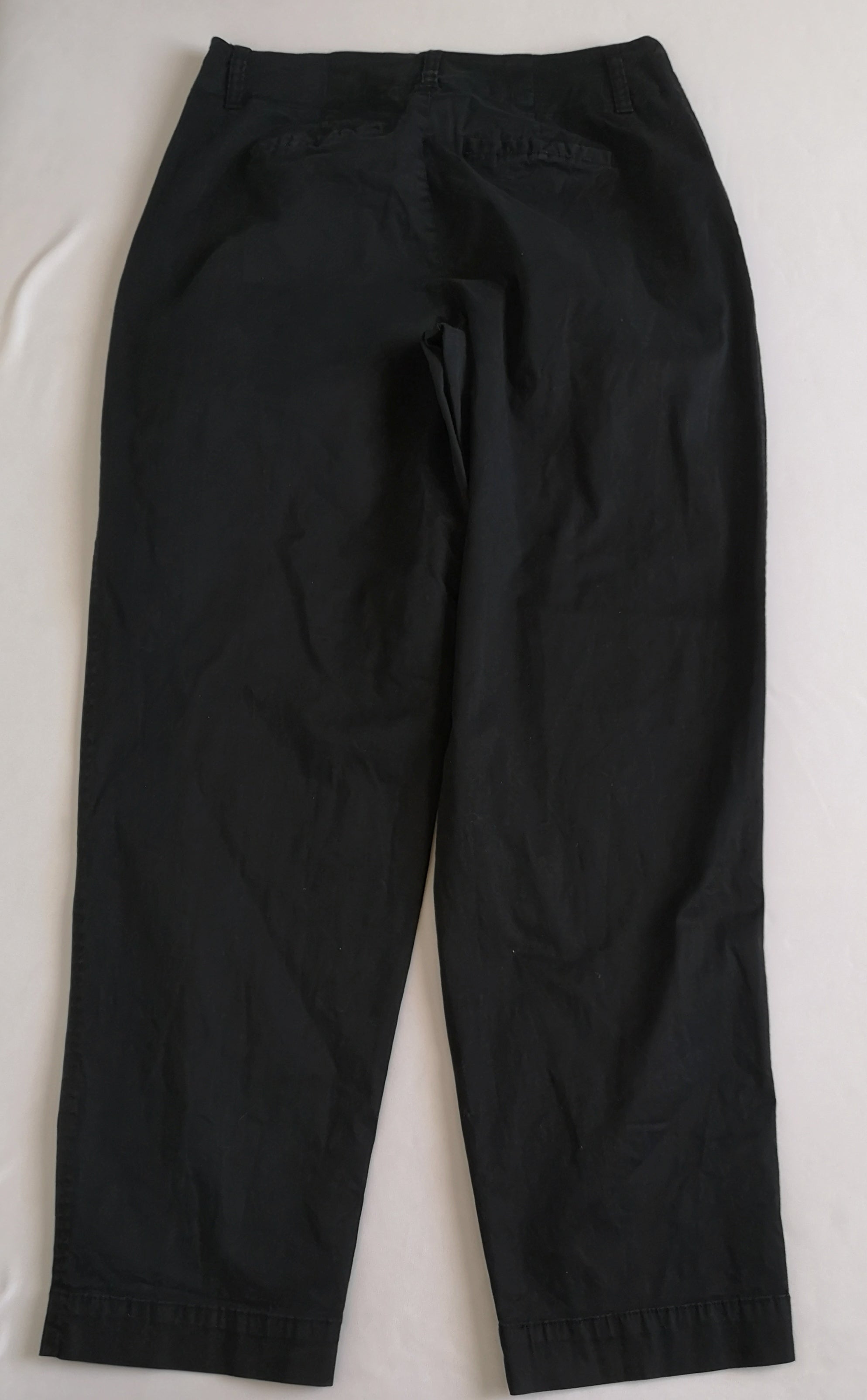 Pantalón con paletones y blusa de chifon