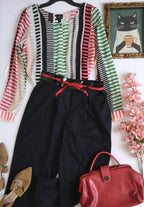 Pantalón con paletones y blusa de chifon
