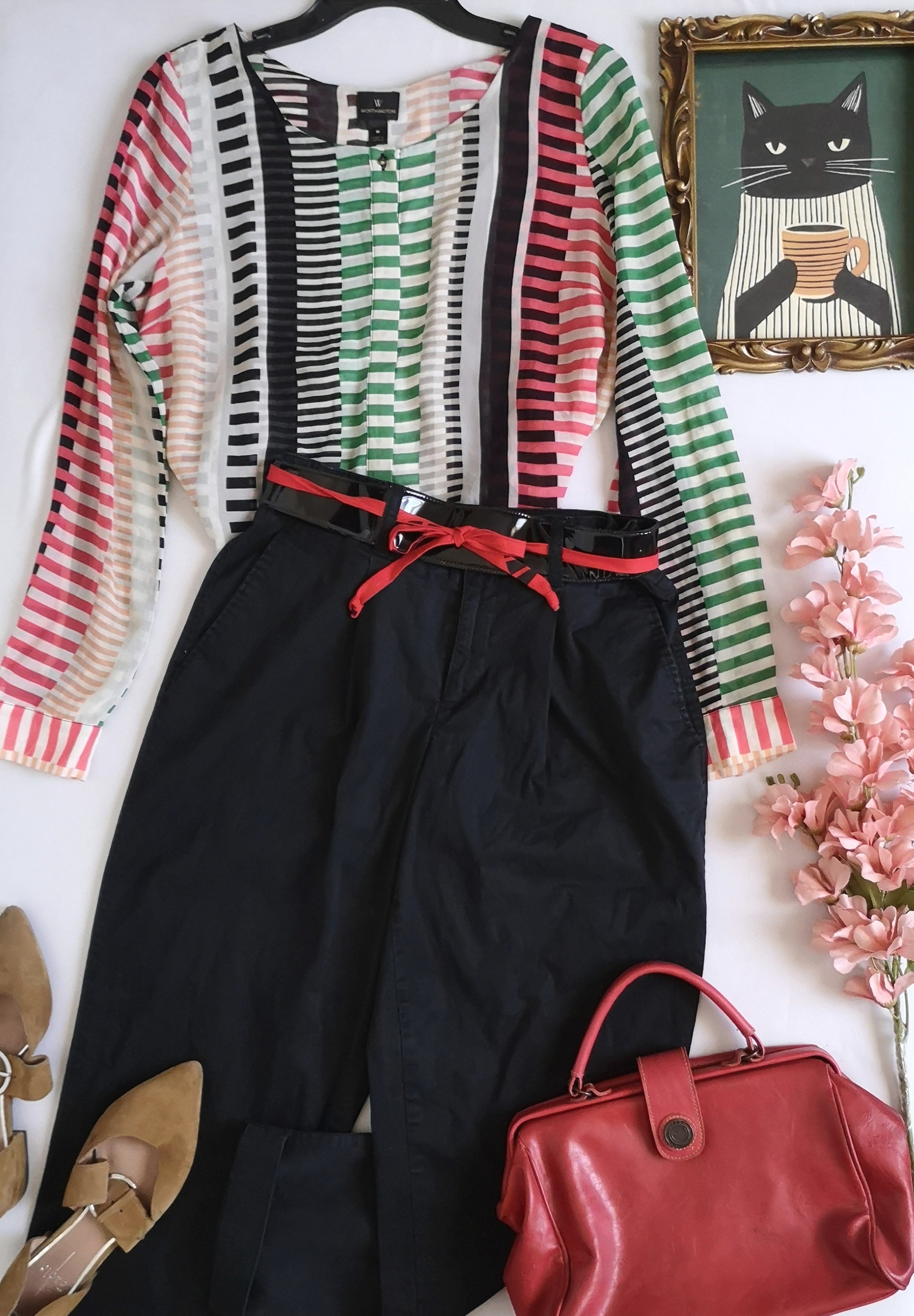 Pantalón con paletones y blusa de chifon