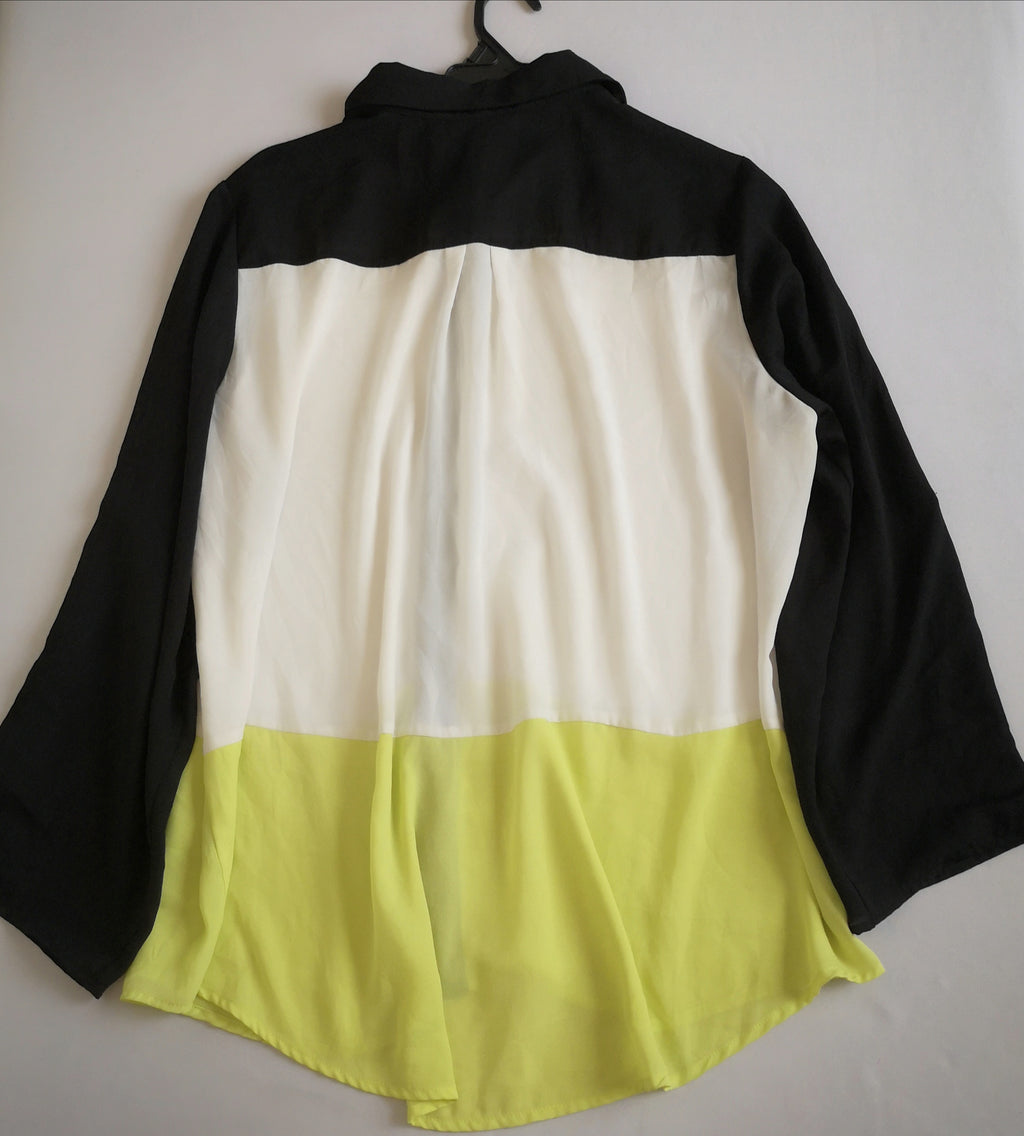 Blusa de chifon y pantalón tipo cargo