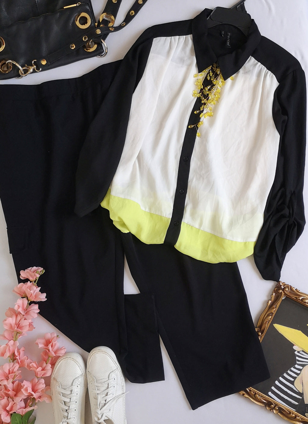Blusa de chifon y pantalón tipo cargo