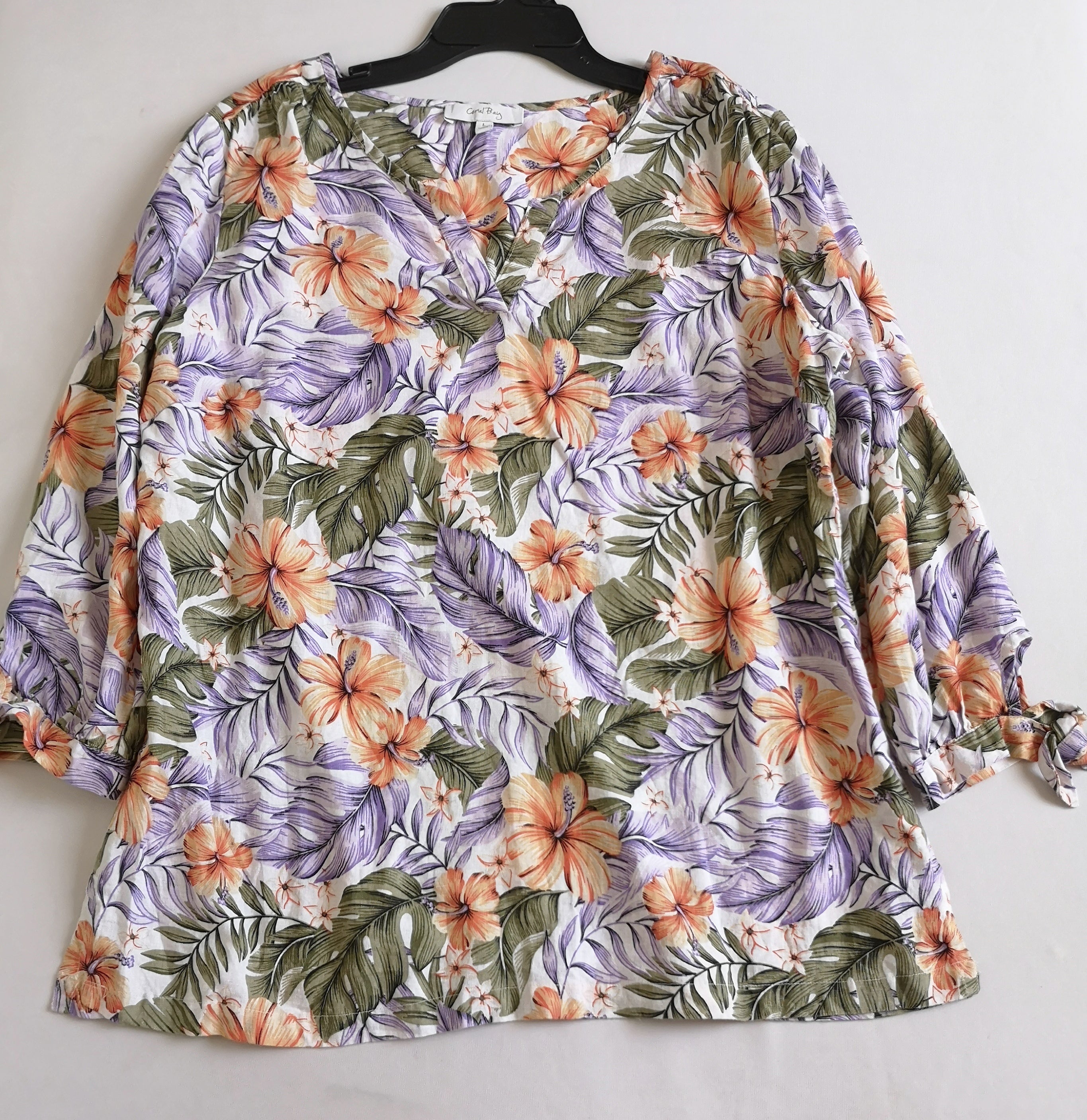 Blusa cuello en V y pantalón bordado inglés