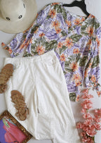 Blusa cuello en V y pantalón bordado inglés