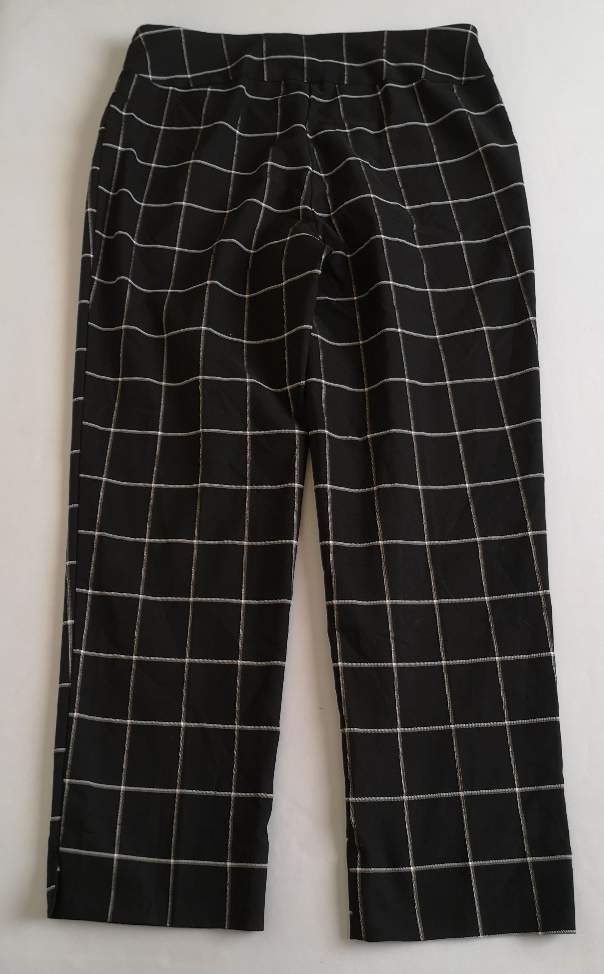 Blusa con botones en las mangas y pantalón stresh