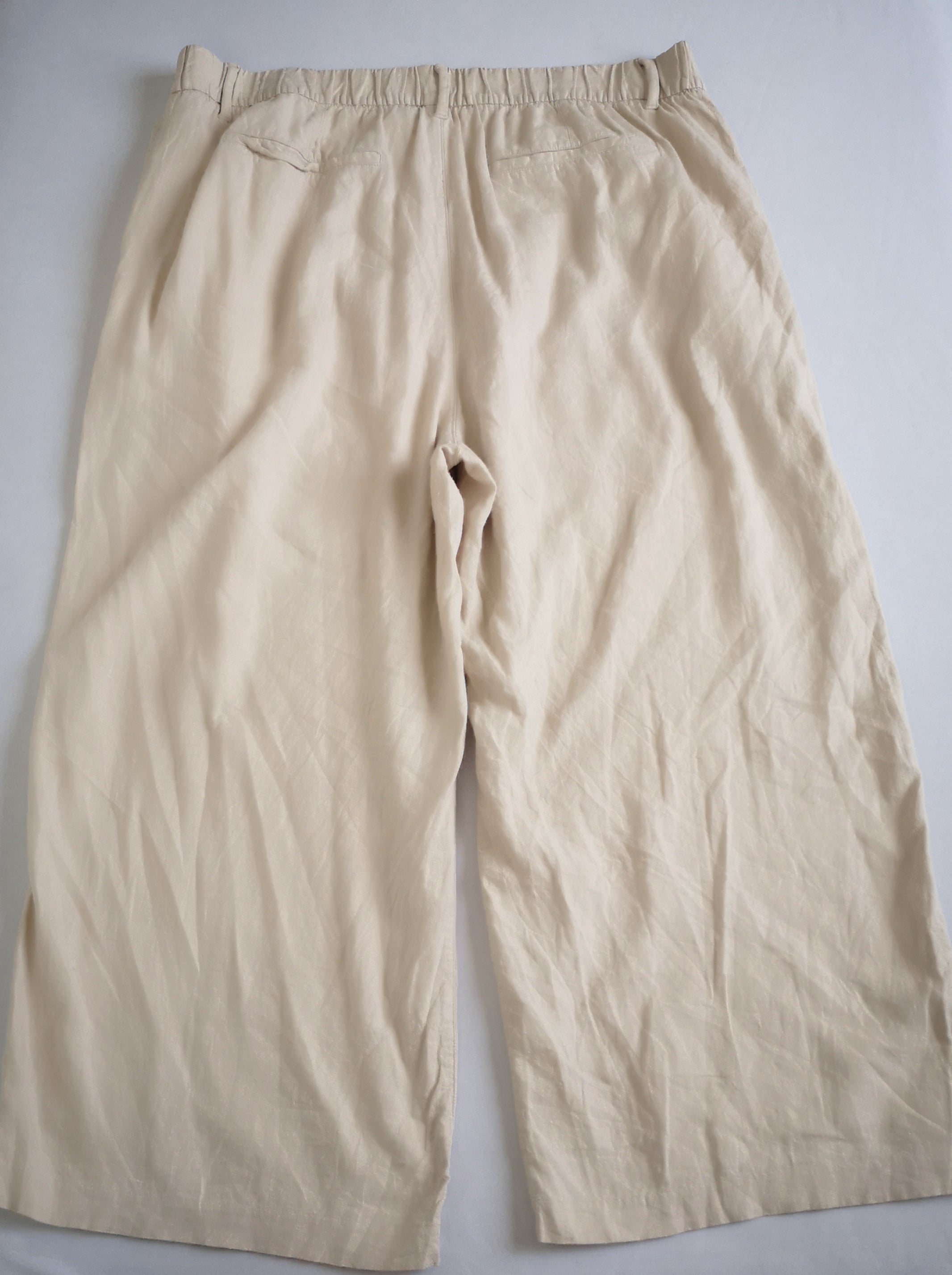 Palazzo corto con blusa hombros descubiertos